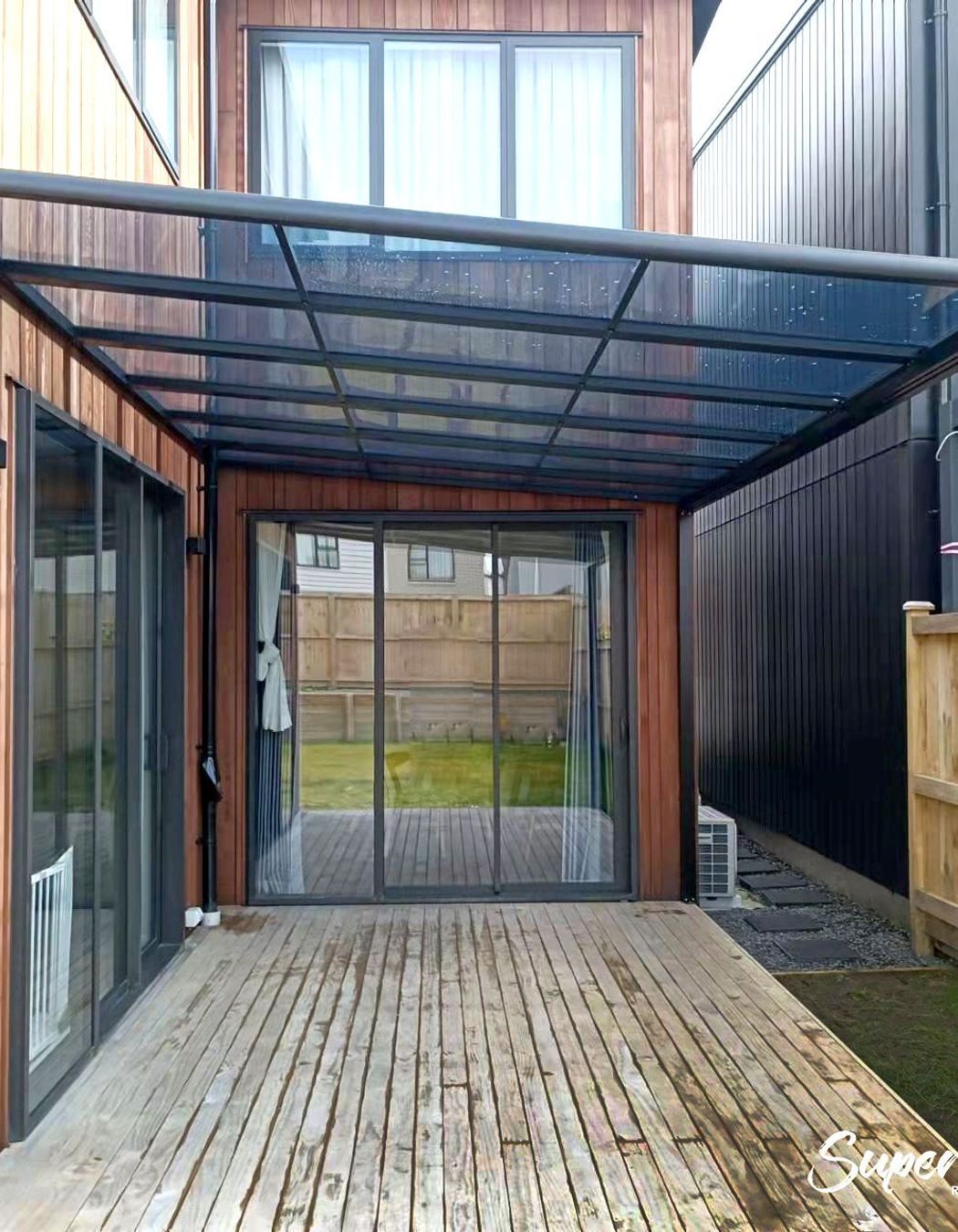 Medium sized aluminium pergola in Auckland