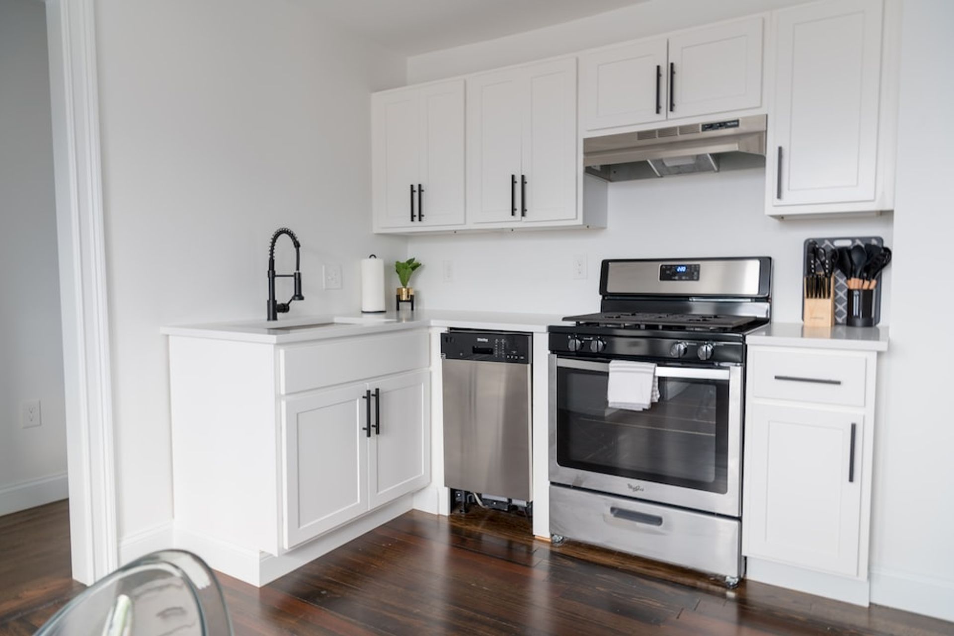 Wall Cabinets in Tiny Kitchen | Photo Credit – Unsplash