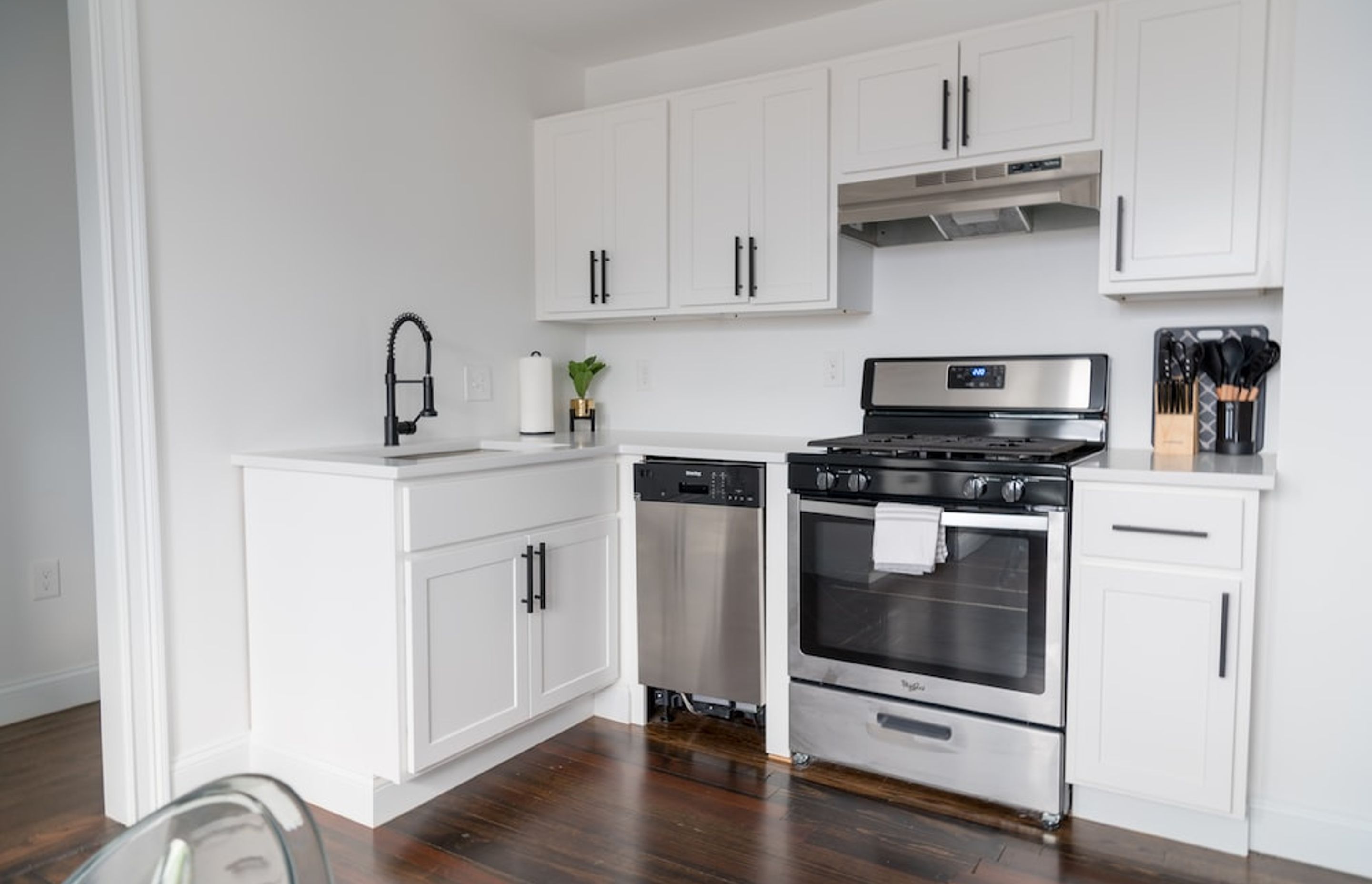 Wall Cabinets in Tiny Kitchen | Photo Credit – Unsplash