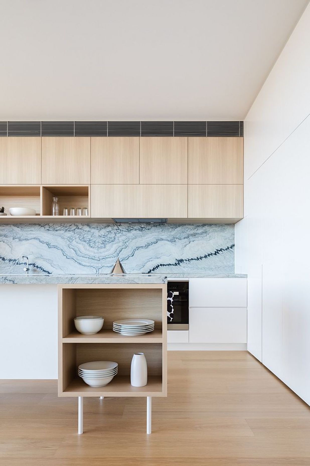 Lavanza quartzite bench tops and splash back. DS House by Marston Architects