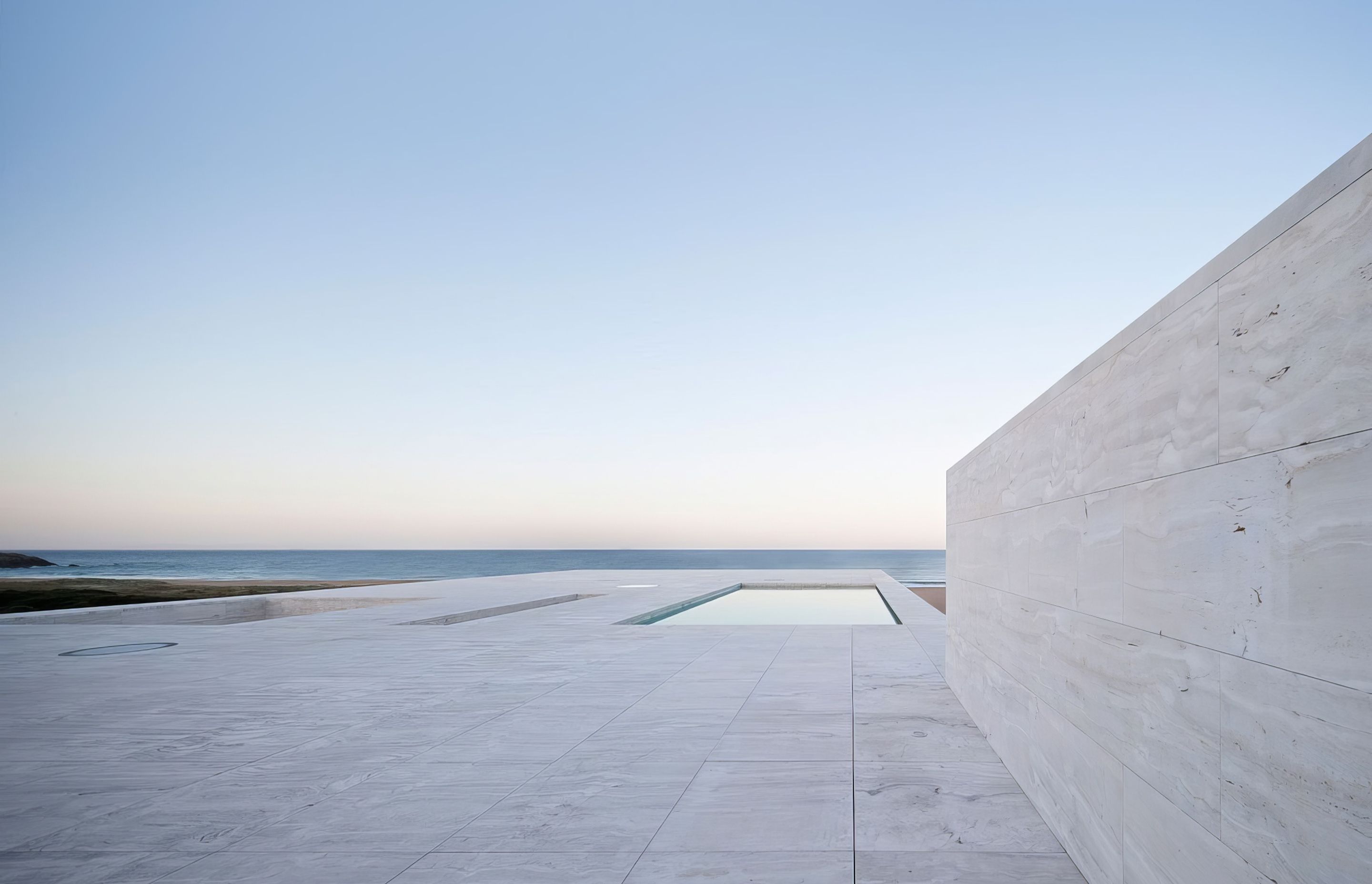 Travertine Zena at House of the Infinite by Alberto Campo Baeza in collaboration with Tomás Carranza, Javier Montero in Cádiz, Spain. Photography by Javier Callejas.