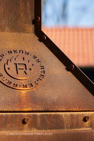 Different shades of orange for a distinct appearance