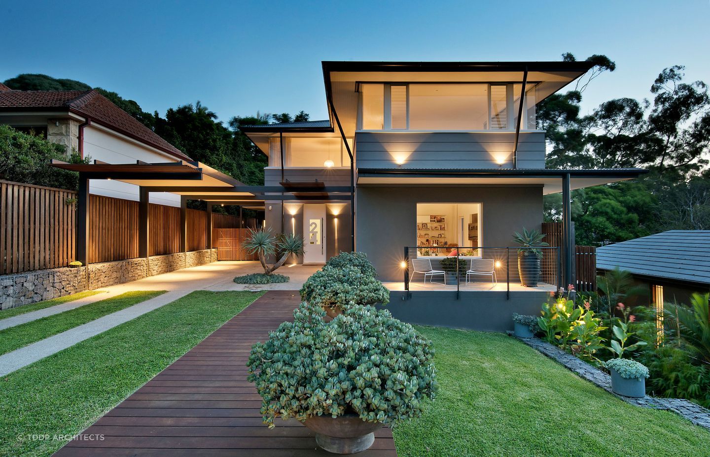 The property backs onto a tranquil back garden. Photography: Adam Resch