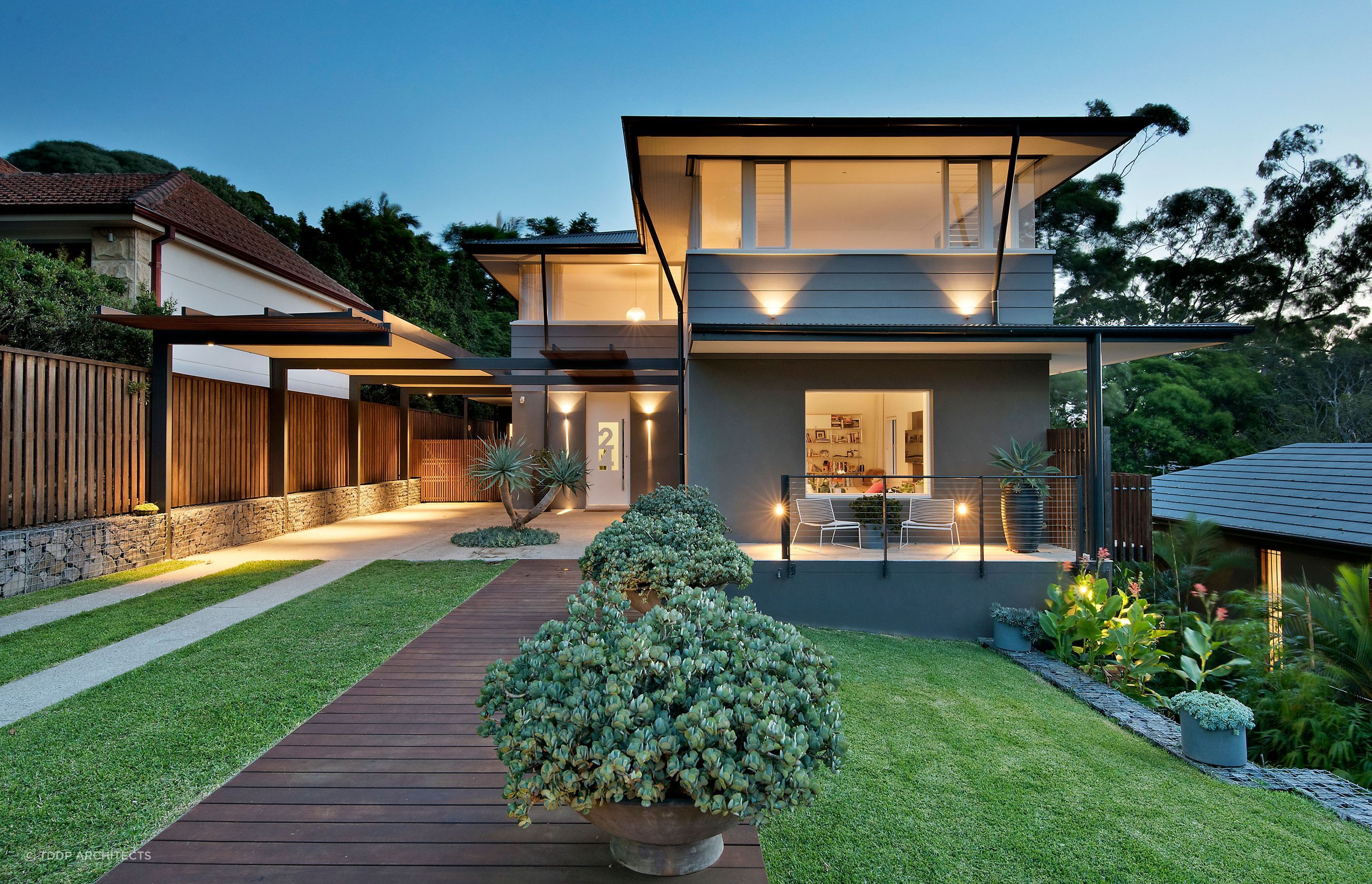 The property backs onto a tranquil back garden. Photography: Adam Resch