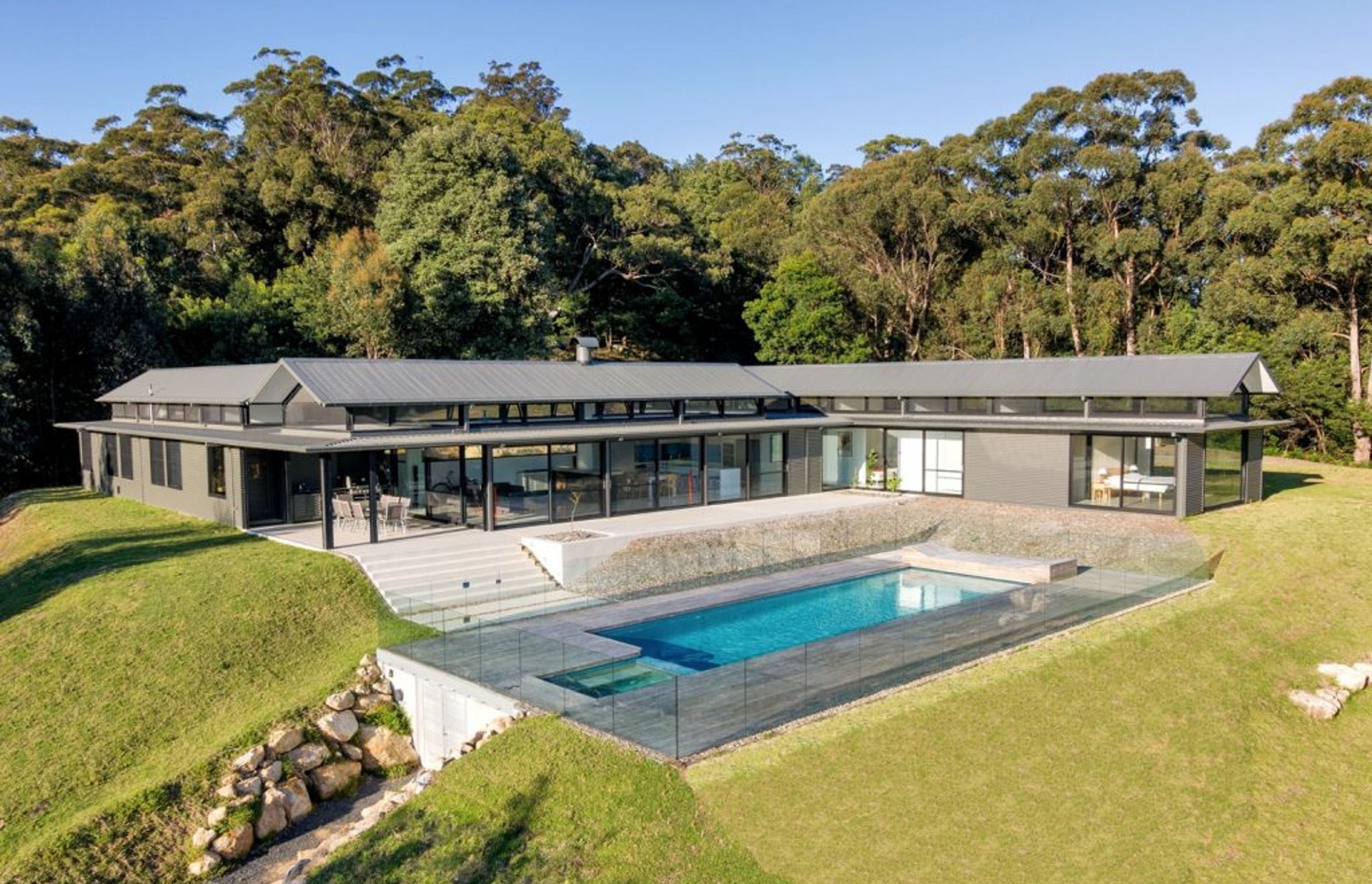 Rural Retreat Kangaroo Valley by Utz Sanby Architects | Photography by Marian Riabic