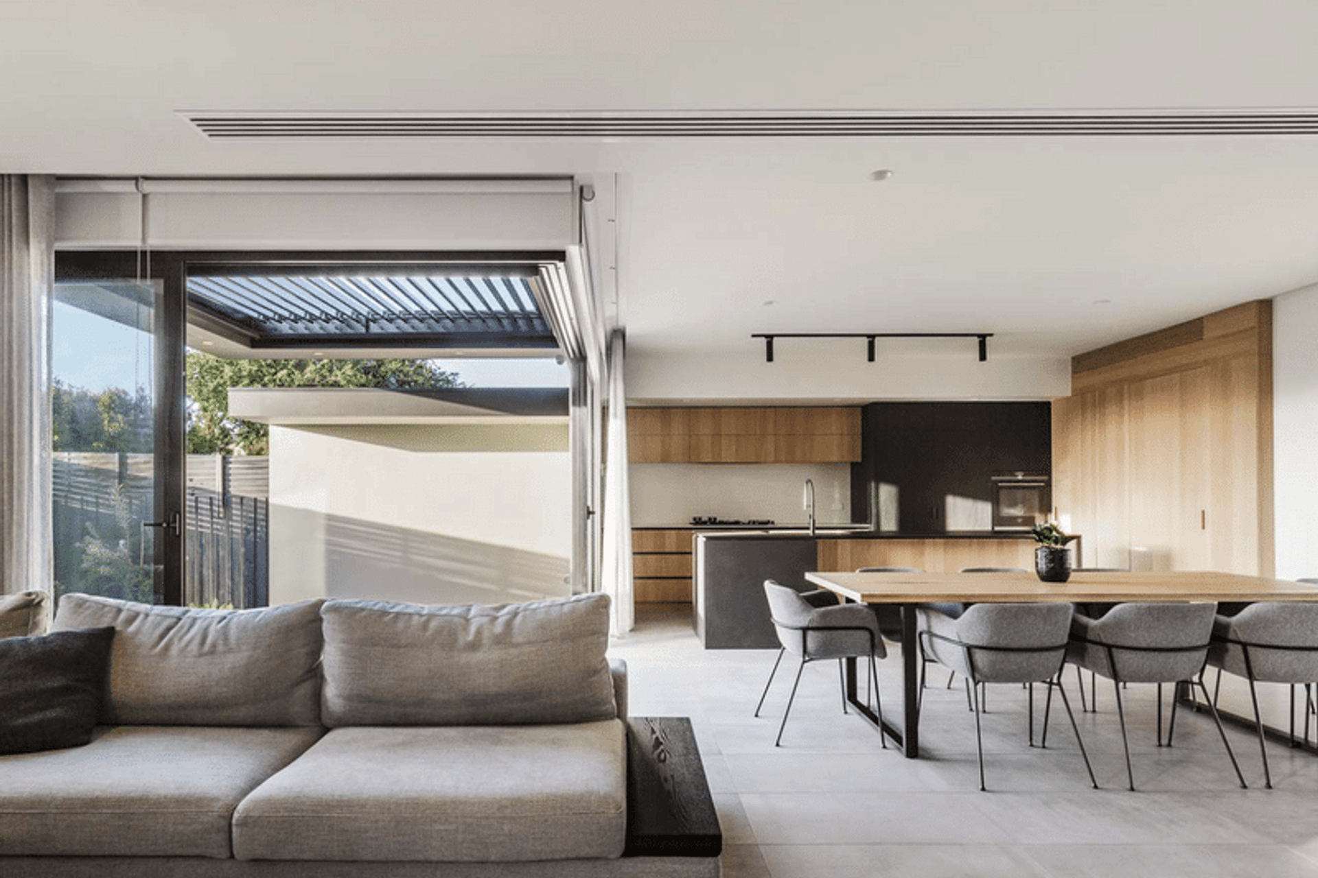 4 Essential Tips for Achieving a Custom Home Within Your Budget