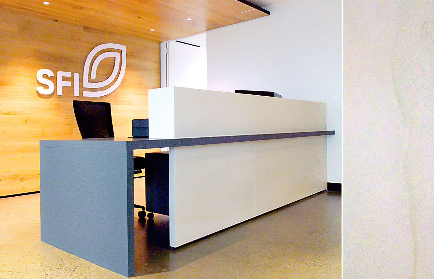 Stonini™ Delta ‘Creme Brulee’ panels: SFI Global Headquarters, St Leonards, and panel detail