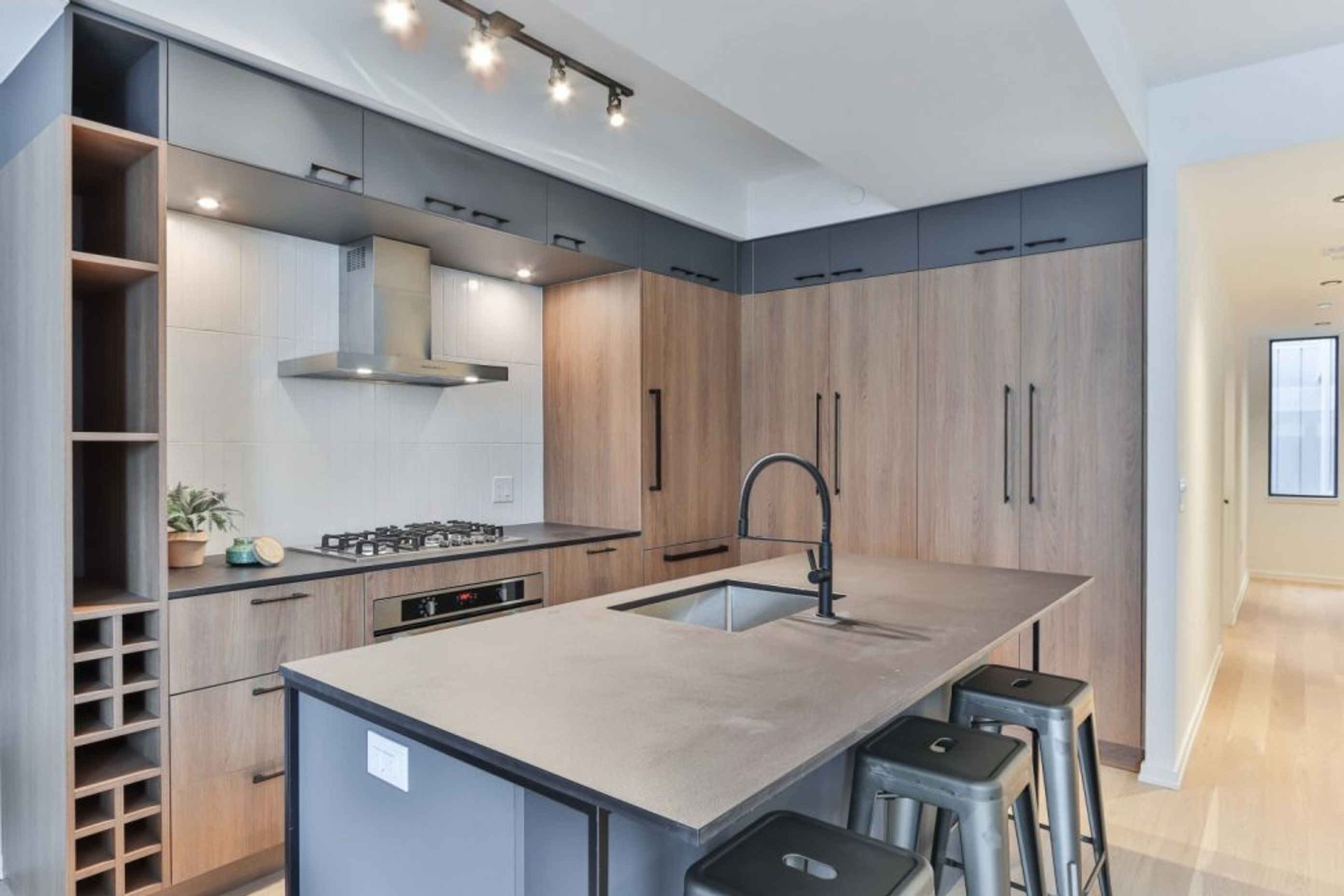 Open vs Closed Kitchens: What are the Differences? A Kitchen Designer's Perspective