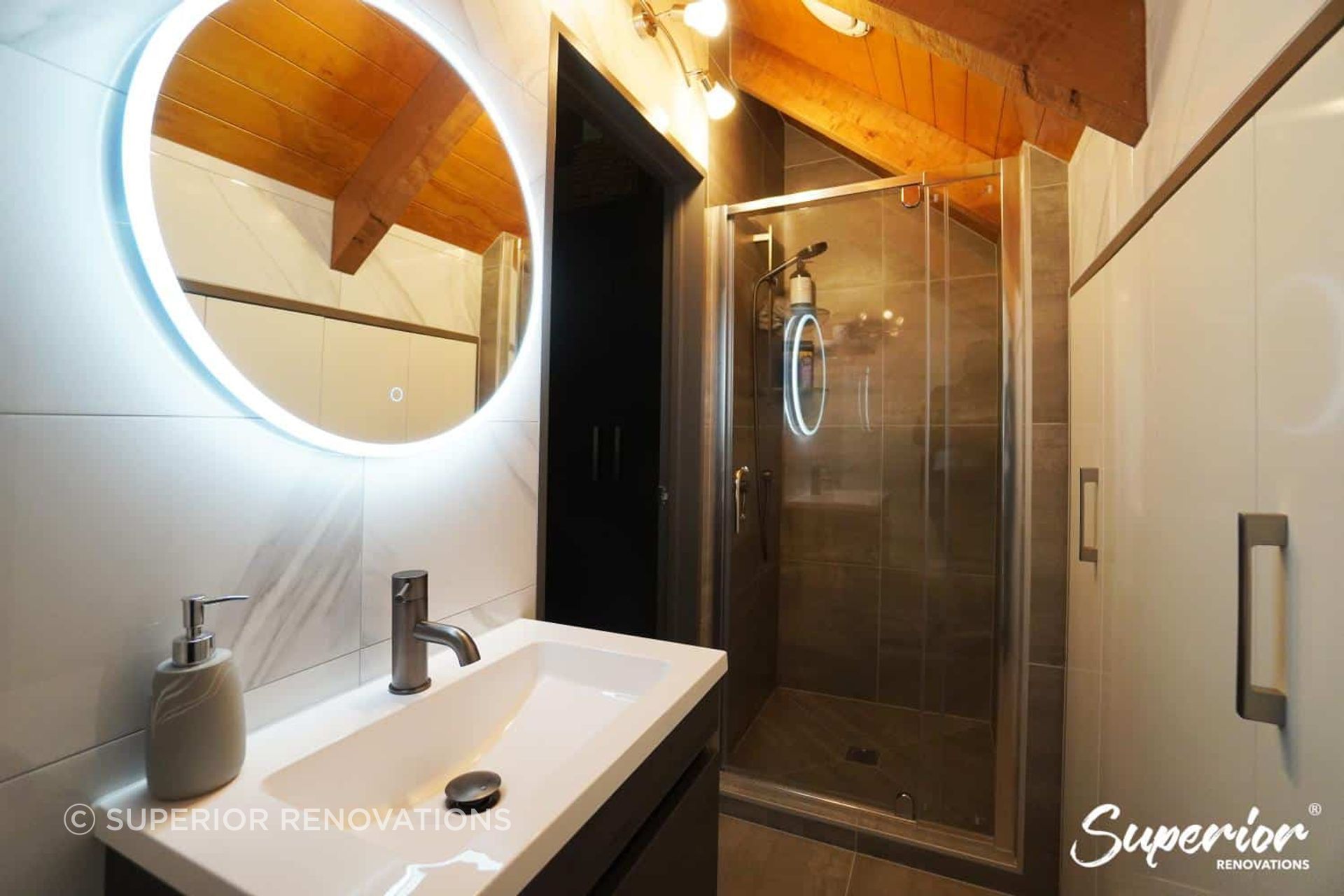 sr-henderson-valley-second-bathroom-shower-door.jpg
