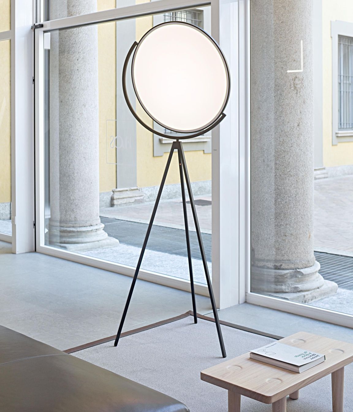Trusting an established brand and a choice like the Superloon Floor Lamp by Flos will give you peace of mind in the short and long term.