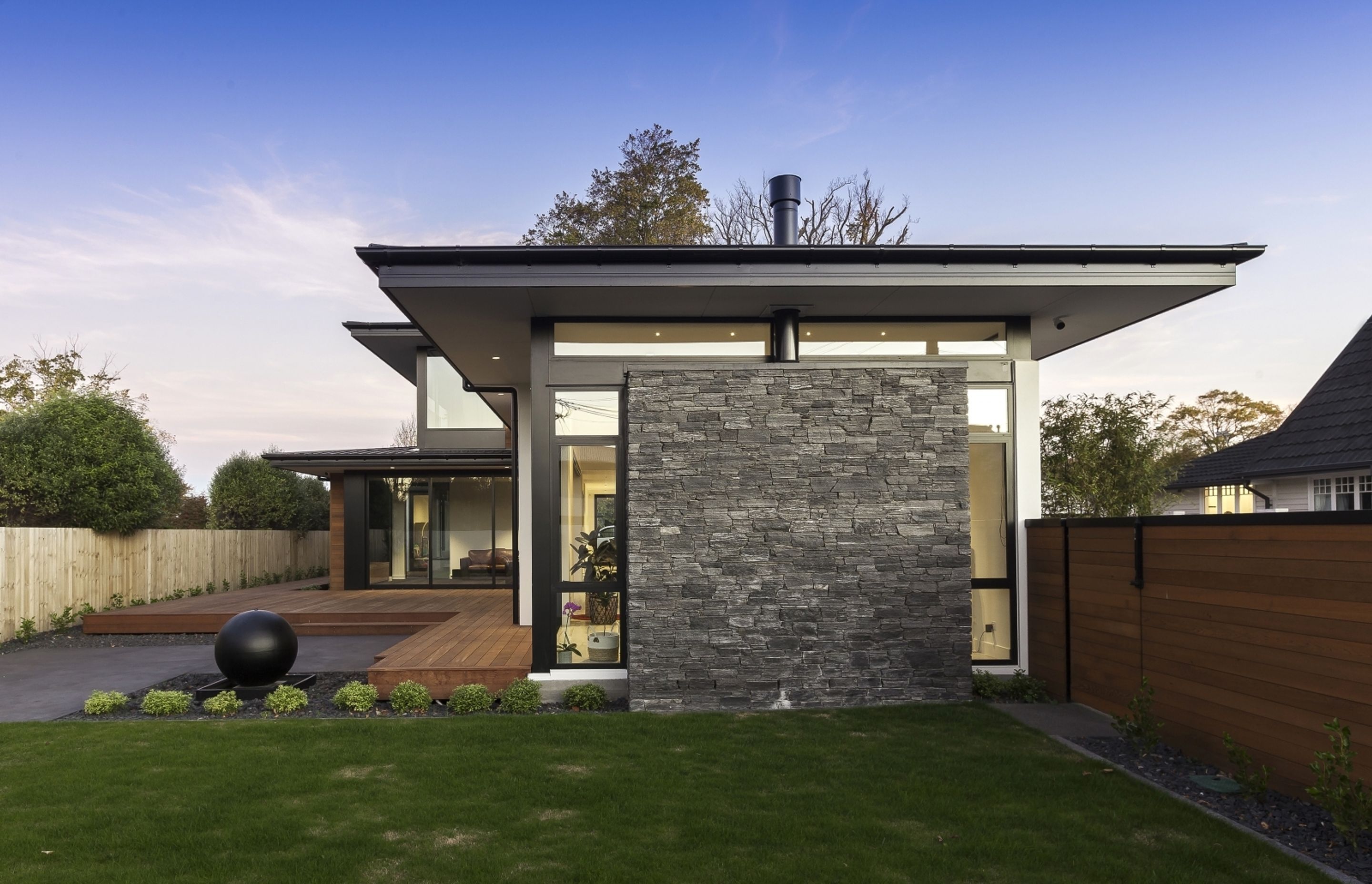 For architectural builds, you need to engage a contractor who has experience in delivering high-end projects, says Daryl.