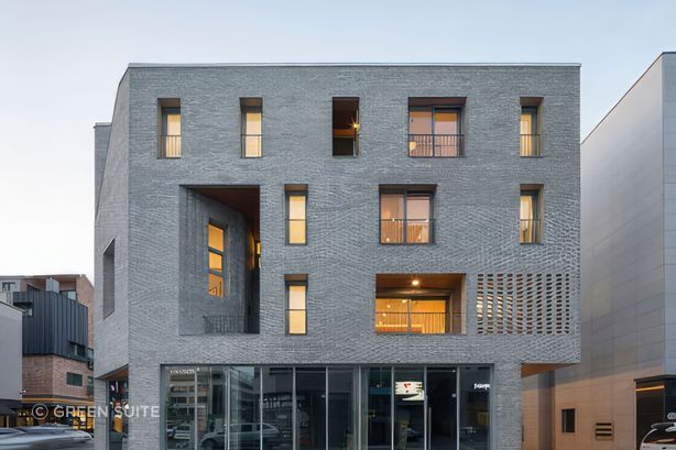 Intermediate key minor chord | Key values within 4, 5, 6, & 7. | Minimal contrast.