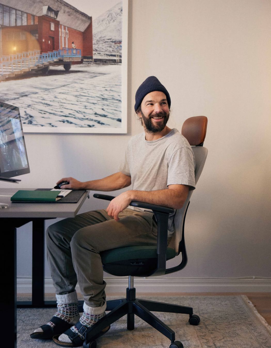 VAST: chose to configure their giroflex 40 chairs following our recent colour trend, optinf for (insert colours nad fabrics)