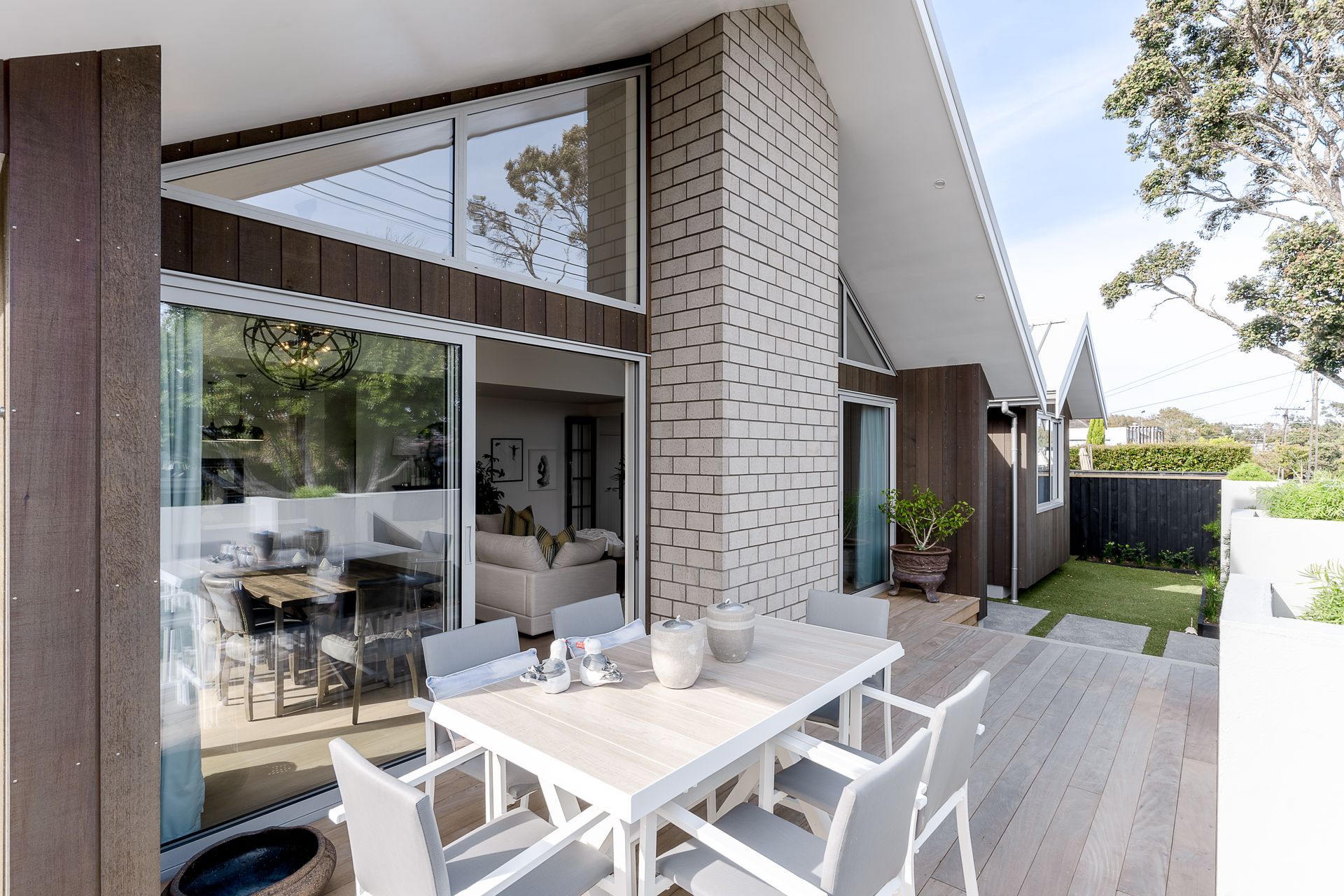 The cedar cladding required careful attention to achieve its sleek profile without the need for corner boxes.