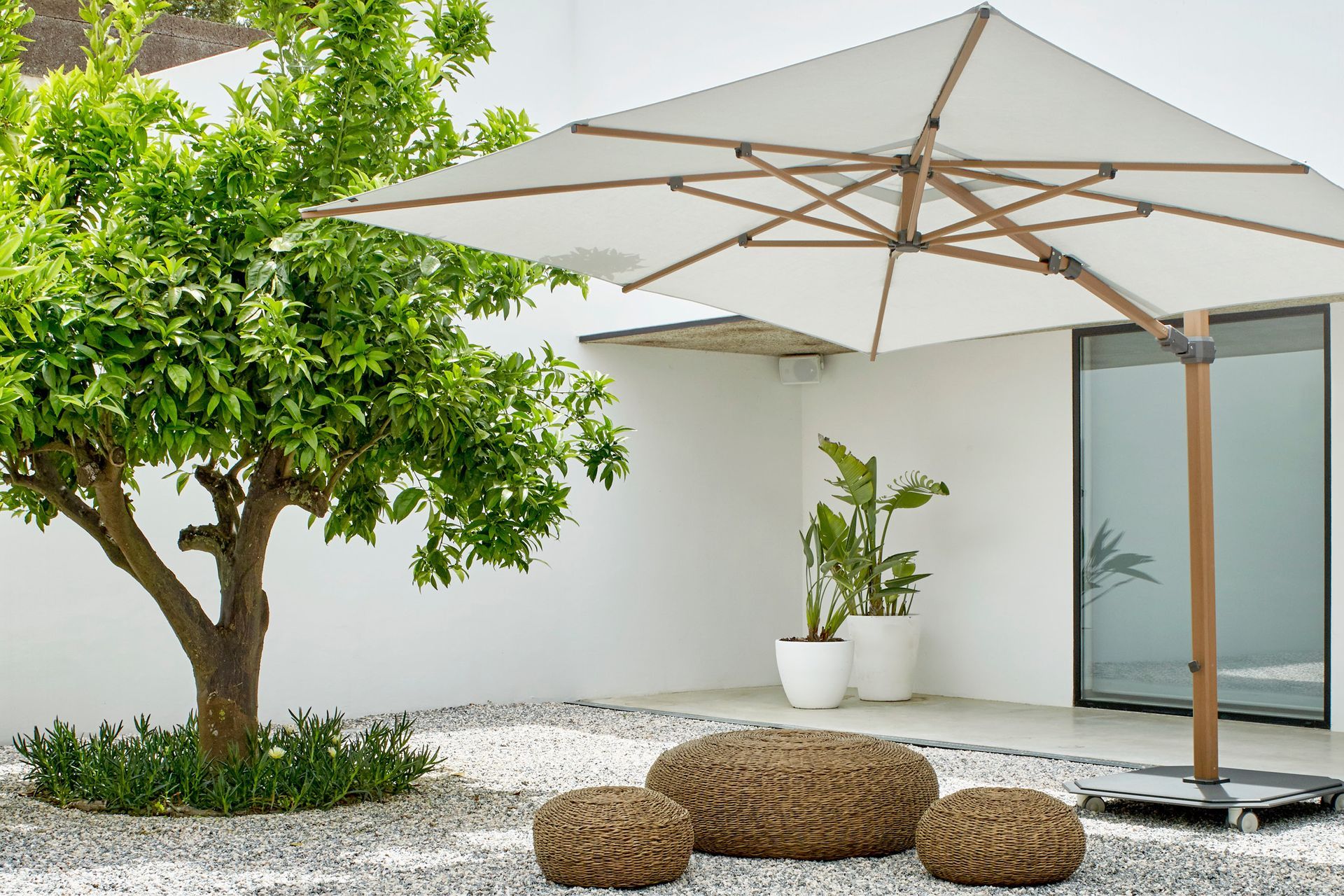 The stylish LUX 301 Outdoor Umbrella by Dawson & Co has a 120kg granite base with wheels for excellent stability.