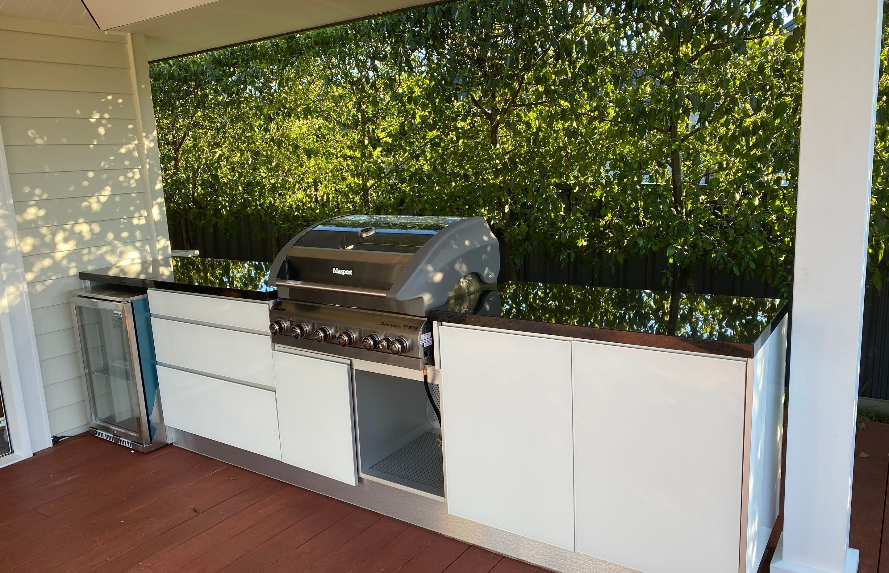 Aluminium kitchen cabinets are a great choice for outdoor kitchen storage.