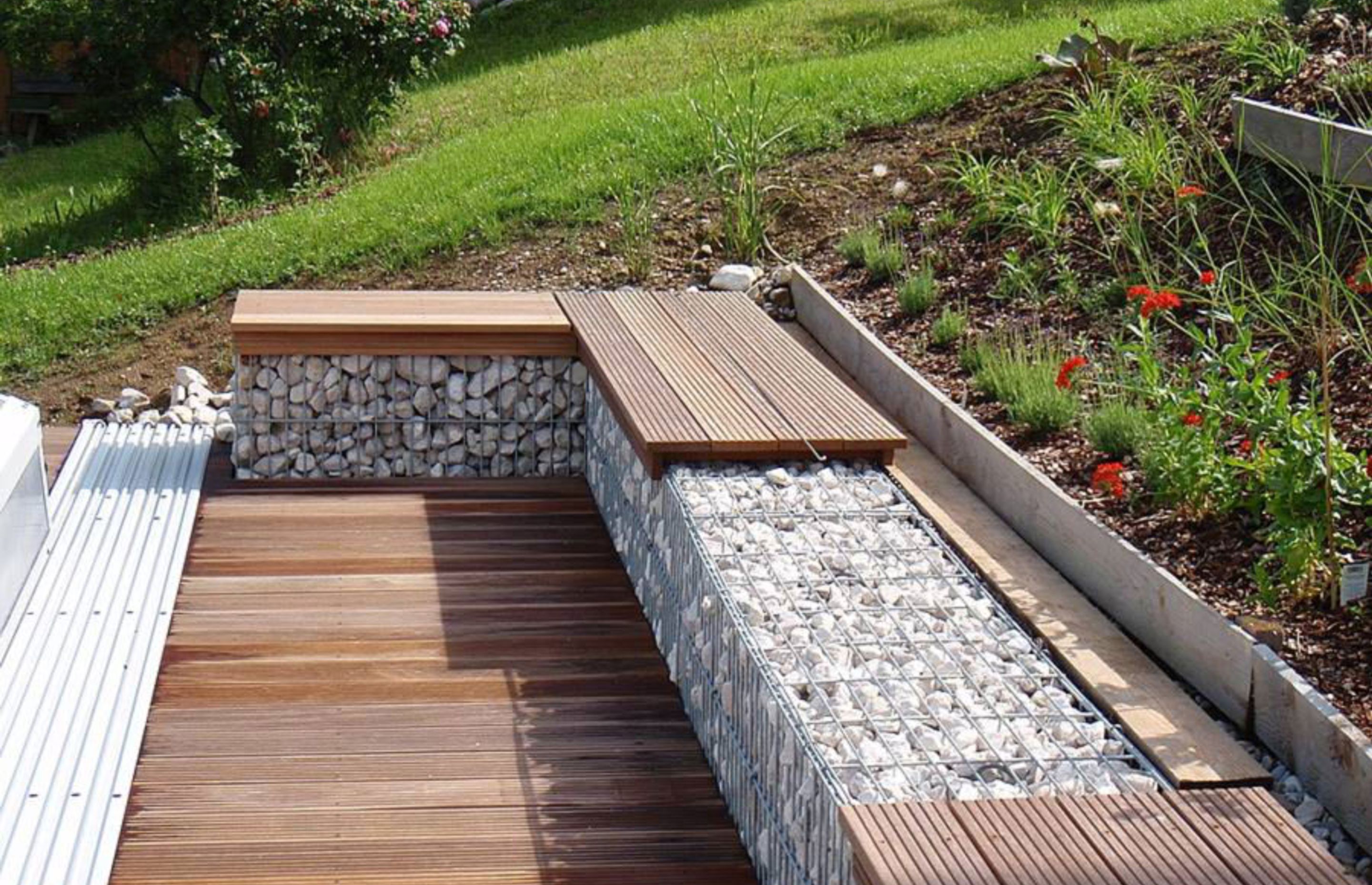 Ideal for urban landscape application, RAWE Gabion Stoneboxes are manufactured in a range of standard sizes and are made with 7mm double-dipped galvanised steel wire. 