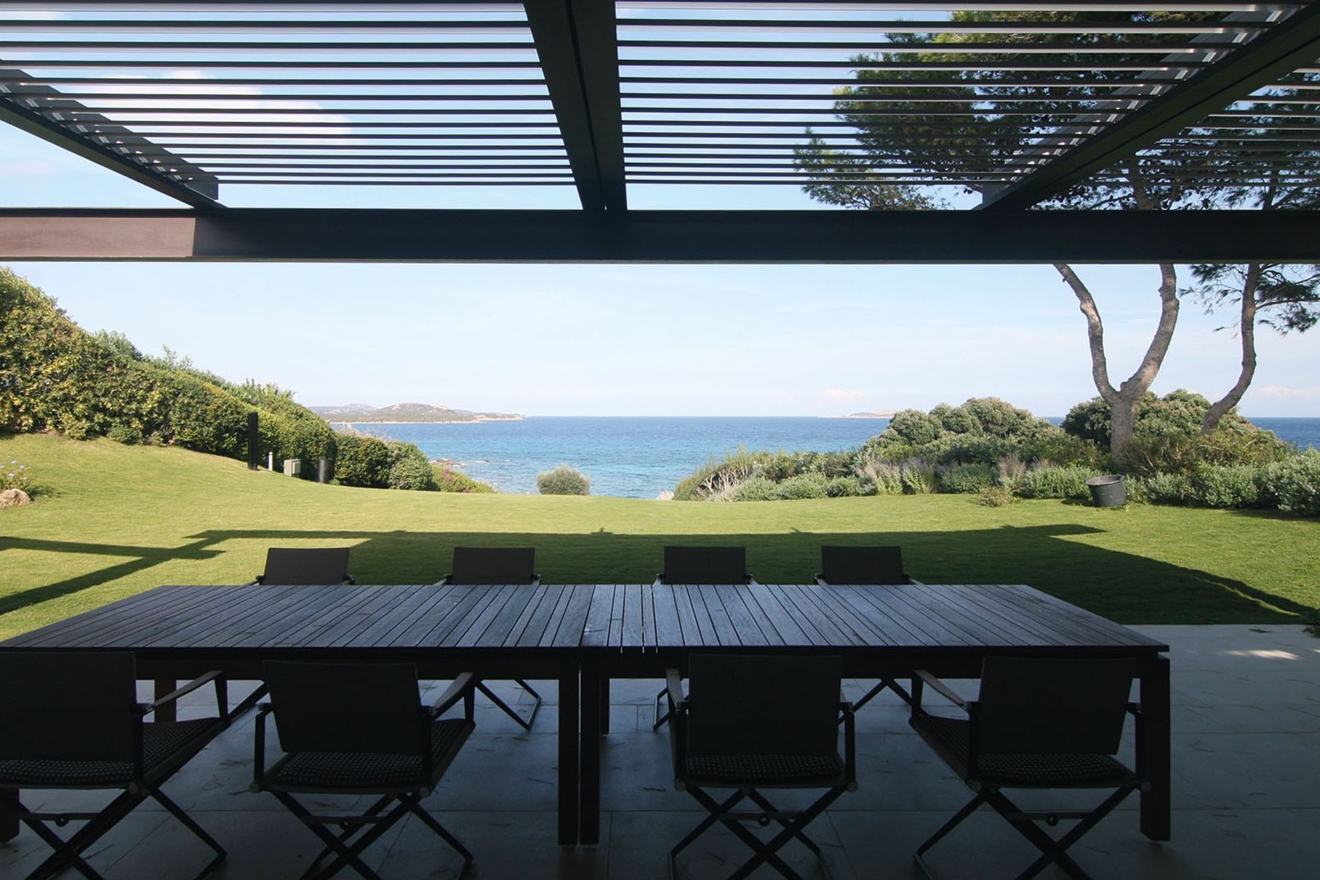 The versatile Locarno Retractable Louvre System is completely robust and full of architectural flair.