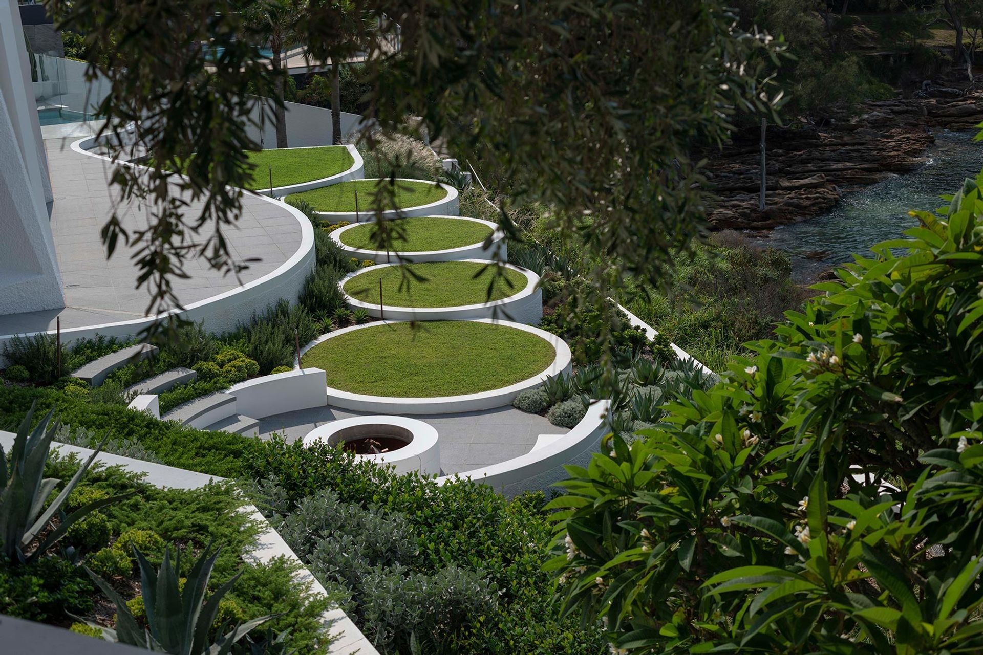 Cove House by Secret Gardens | Photography by Nicholas Watt