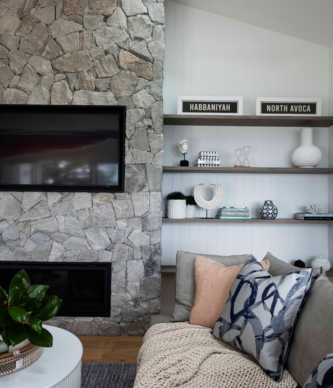 North Avoca Beachside Residence by Studio Gestalt | Photography by Brigid Arnott