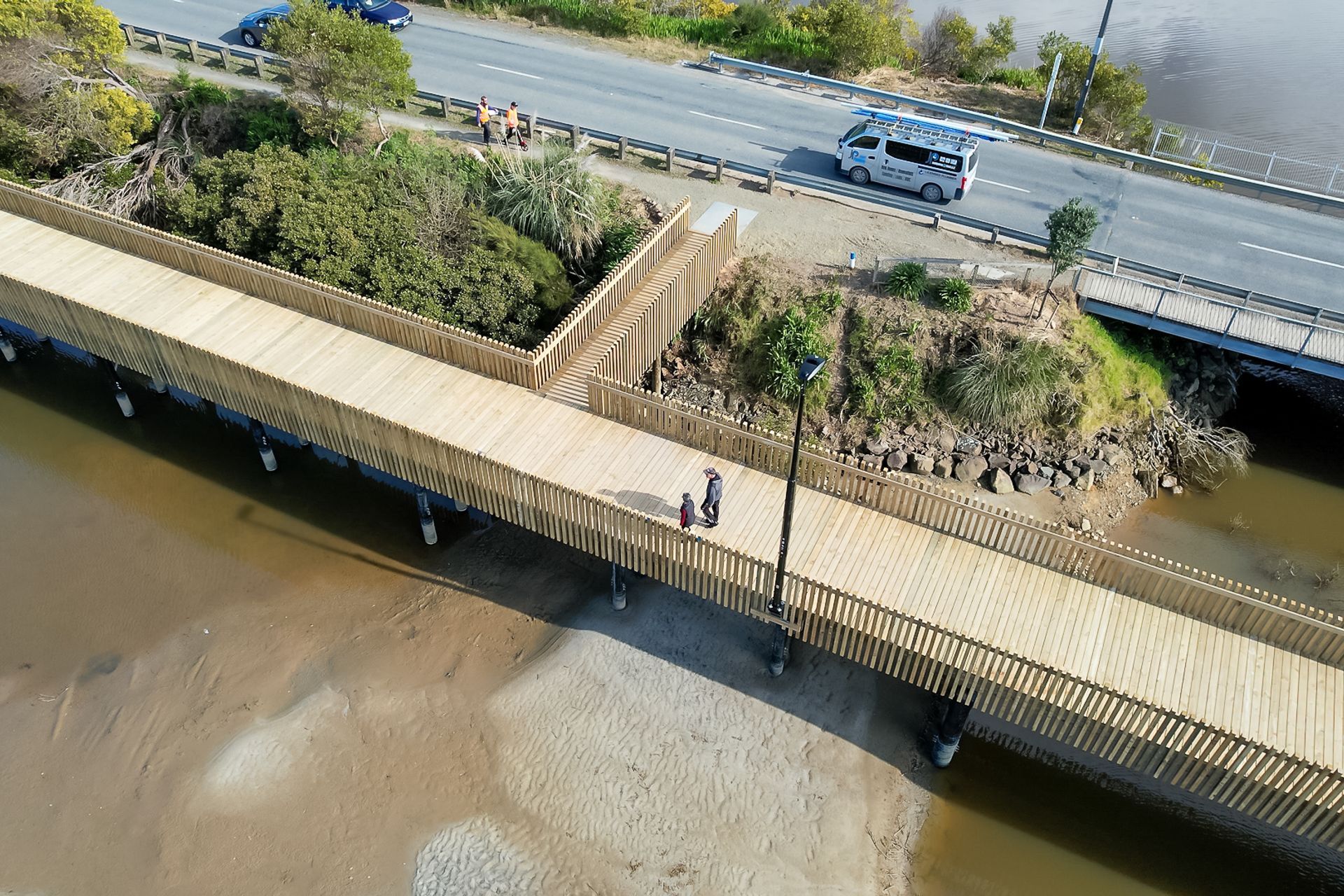 The impressive new boardwalk parallel to the bridge at Molesworth Drive across the estuary is the second of five phases in KDC’s plan to connect Mangawhai Village with Mangawhai Heads. Northpine supplied all the solid beams, posts and battens for the boardwalk.