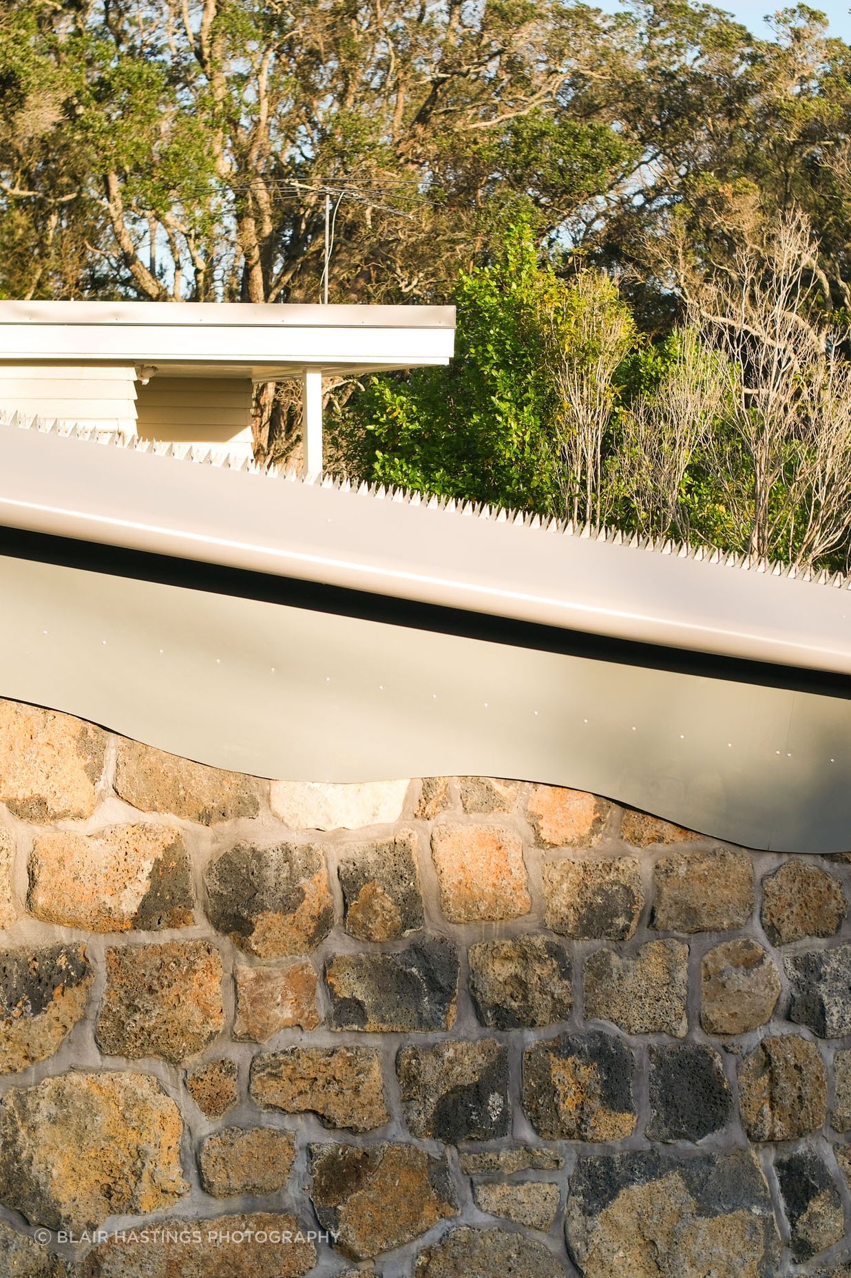 Full foundations and a reinforced concrete core ensure the wall's structural integrity – and will continue to do so.