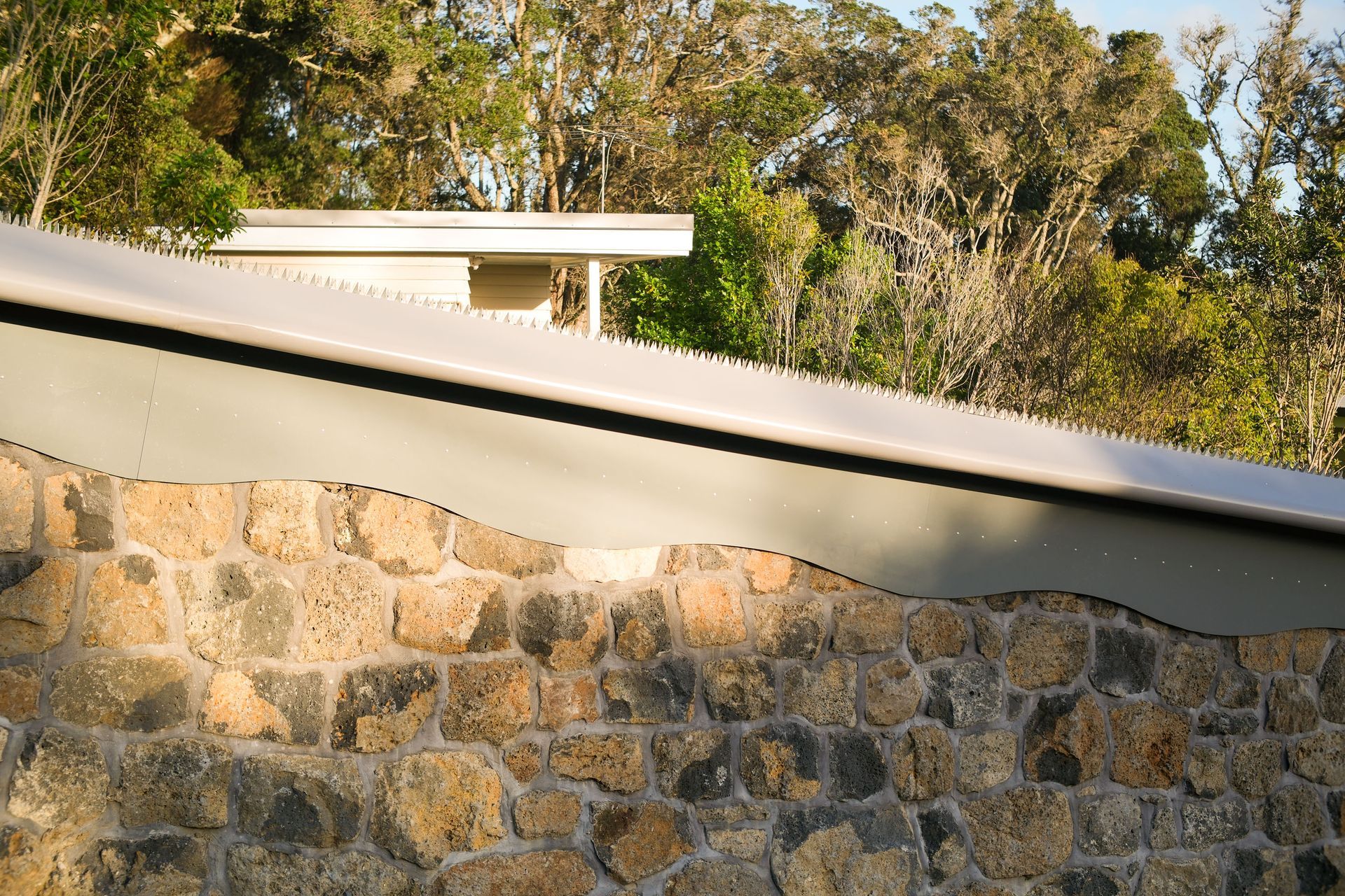 Full foundations and a reinforced concrete core ensure the wall's structural integrity – and will continue to do so.