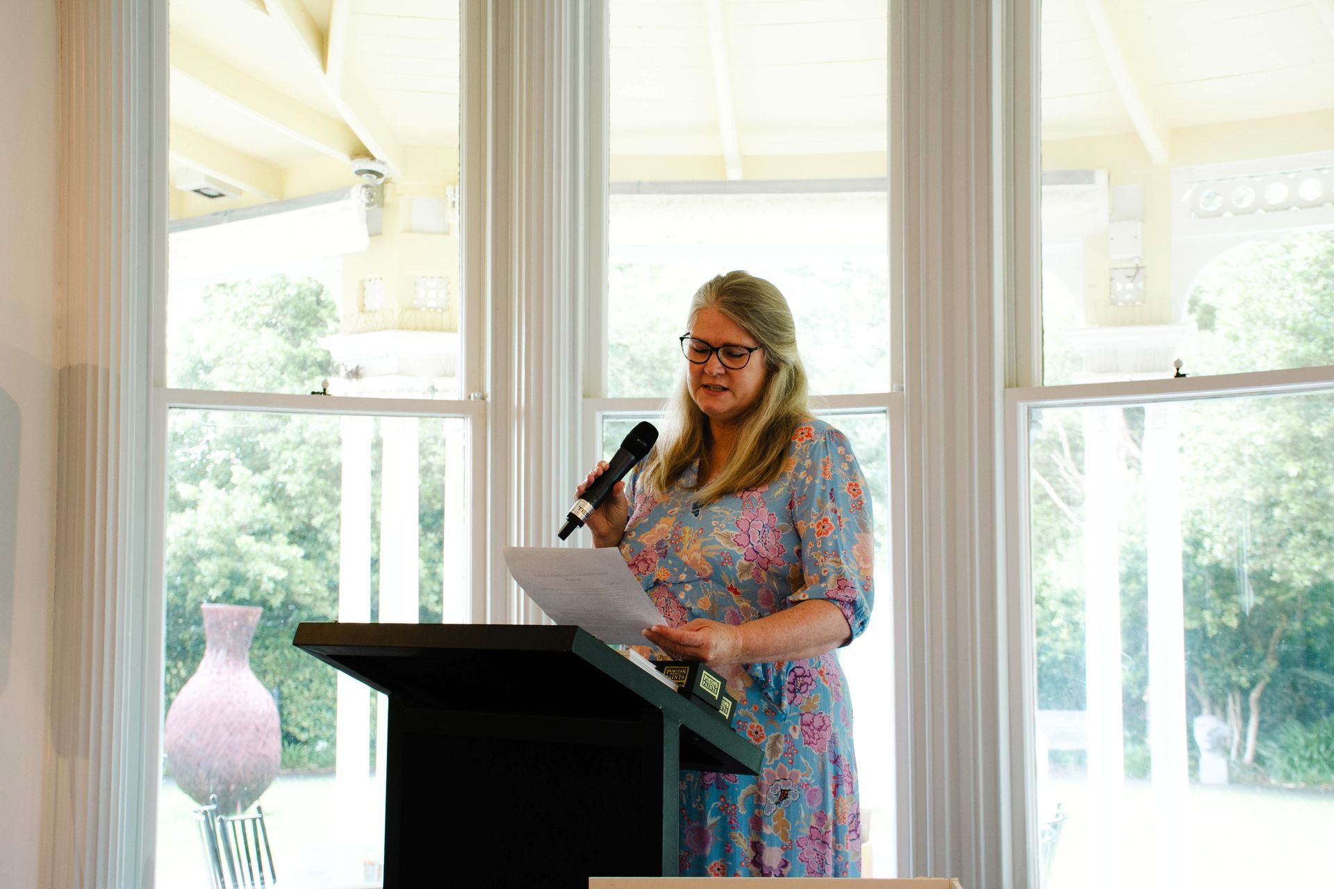 Karen Candy, Porter’s Paints New Zealand Showroom Manager and Colourist, introduced the library’s five fan decks to the audience.