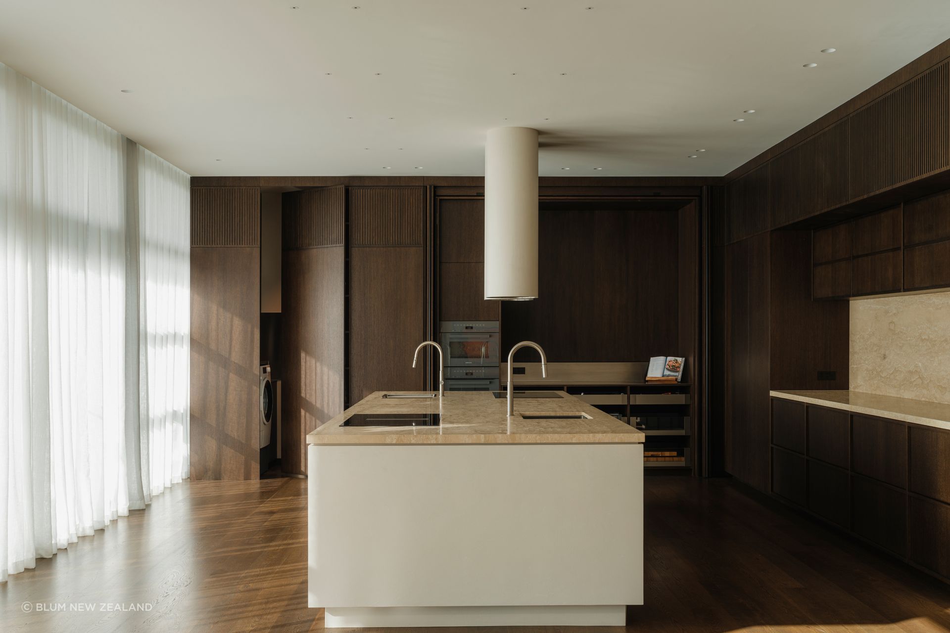 DST-BLM-SHOWROOM-0526-8277-ap-compressed.jpg