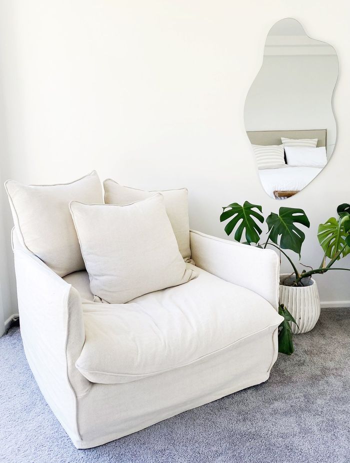 A Made of Tomorrow blob mirror features in the master bedroom.