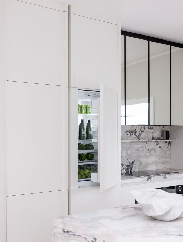 Melamine Quarter Throndon Cream has been used for the kitchen cabinetry doors.