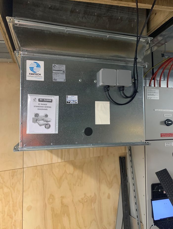 The PowerLine Ultra EC Series fan uses energy saving EC motor technology, making it most efficient in spaces where conditions vary over the course of the day.