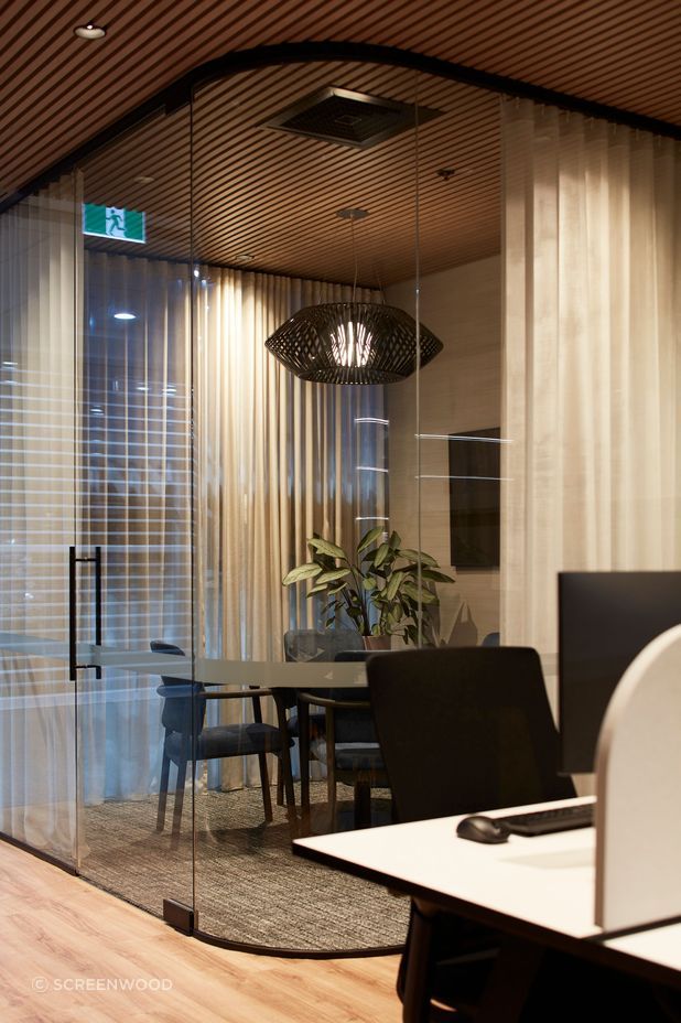 Modulo Acoustic integrates a Group 1 fire rating with high acoustic performance.