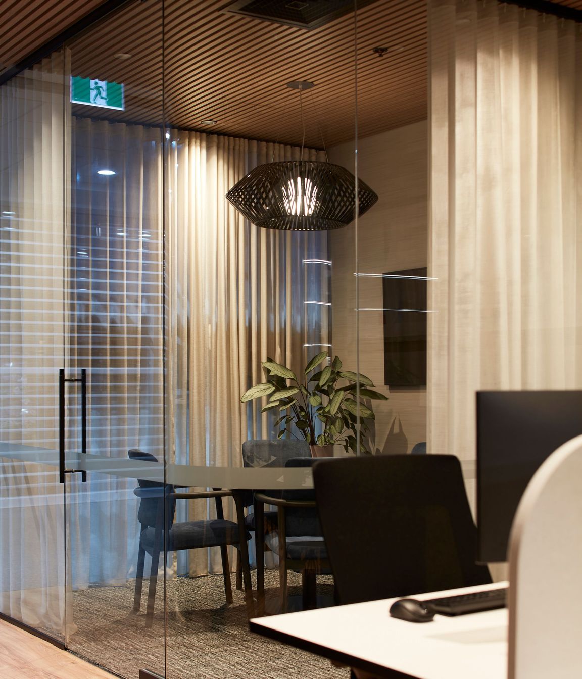 Modulo Acoustic integrates a Group 1 fire rating with high acoustic performance.
