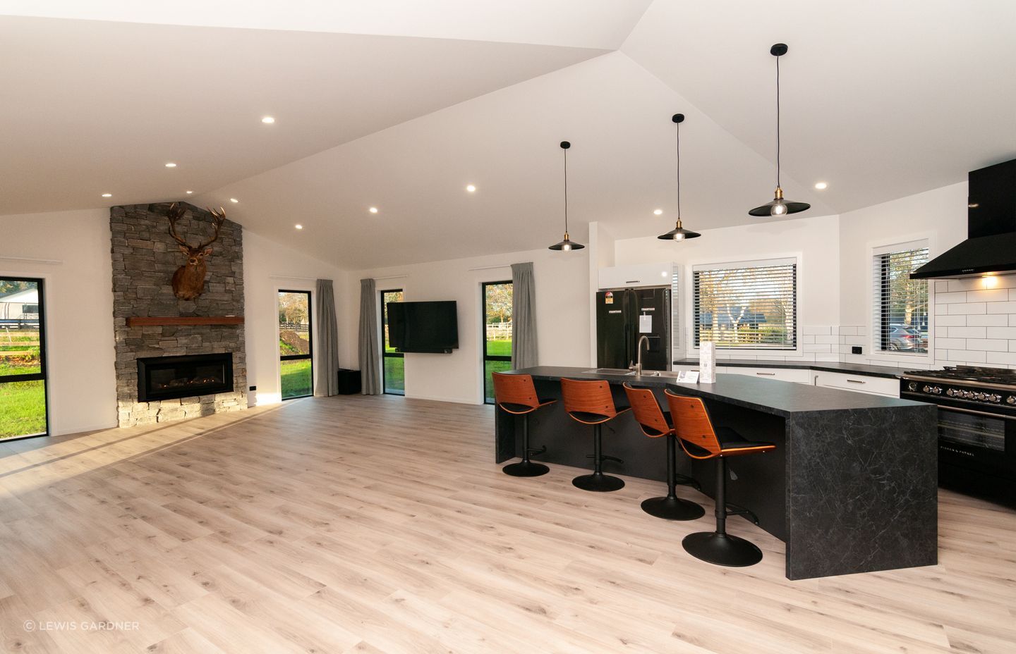 Inside Tapa House, the material palette emanates solidity and warmth.