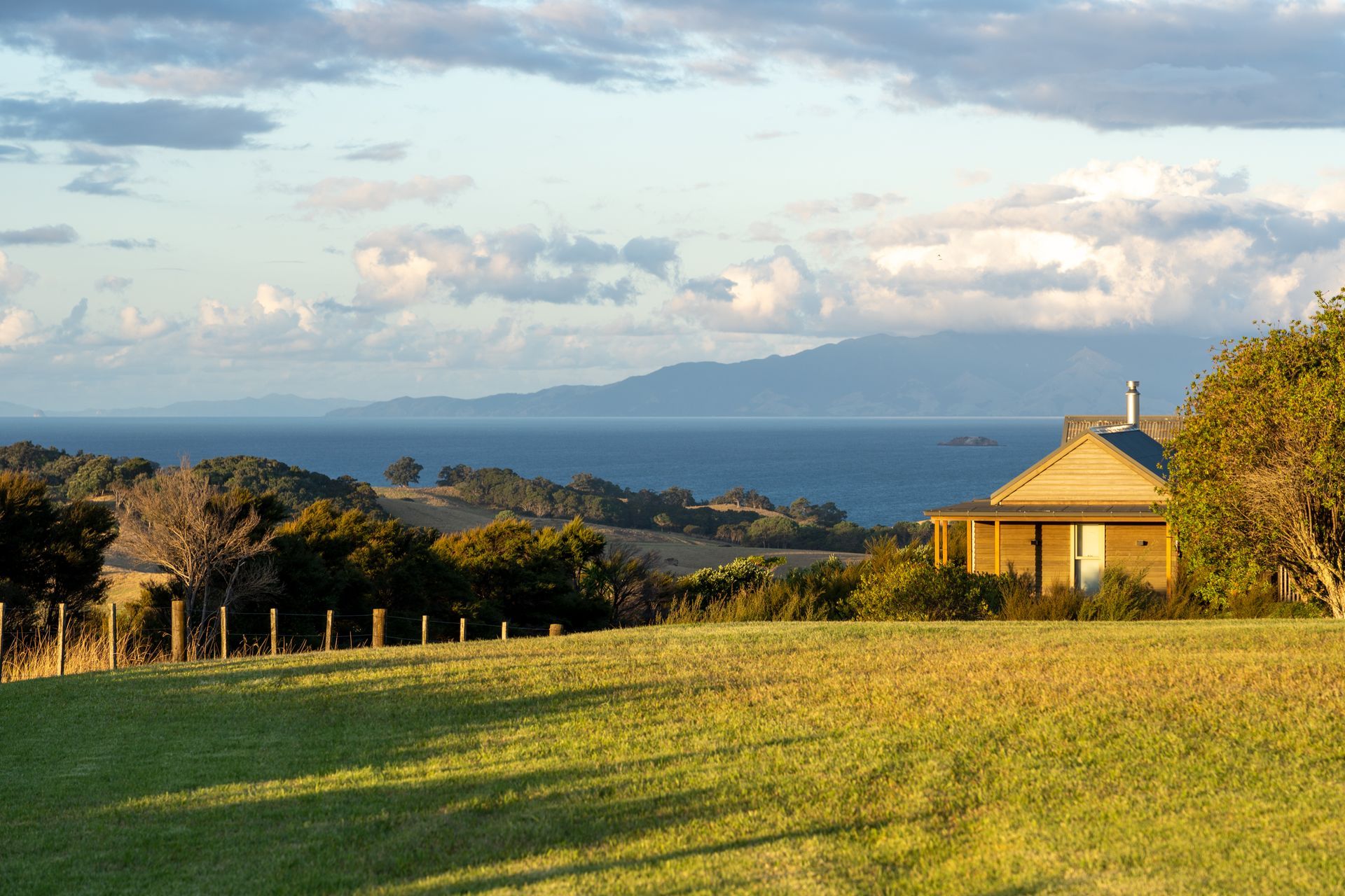 The work of Charissa, The Treehouse rests lightly on a tongue of land on Waiheke Island. Reminiscent of a tramper’s hut, the house is a timeless haven connected closely to the elements.