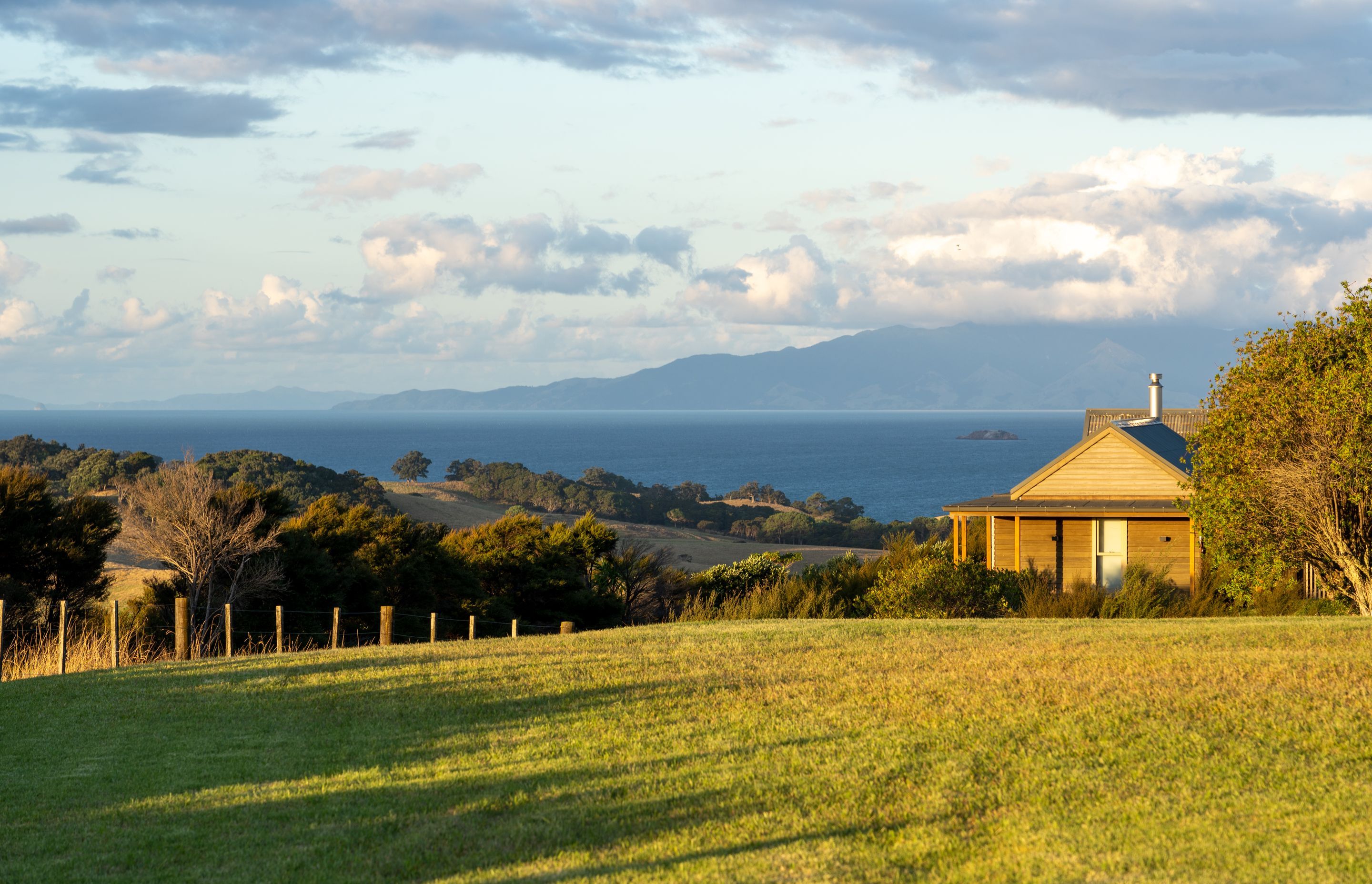 The work of Charissa, The Treehouse rests lightly on a tongue of land on Waiheke Island. Reminiscent of a tramper’s hut, the house is a timeless haven connected closely to the elements.