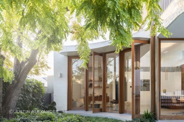 Mr Robins & Mr Rose by Brcar Morony Architecture | Photo Credit: Justin Alexander