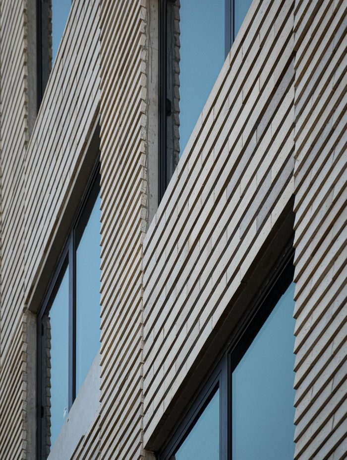 Sitting above the original brickwork, locally-sourced Krause Imperial Emperor Bricks in Ghost Grey have been used to create a textural façade with an almost fabric-like effect. 