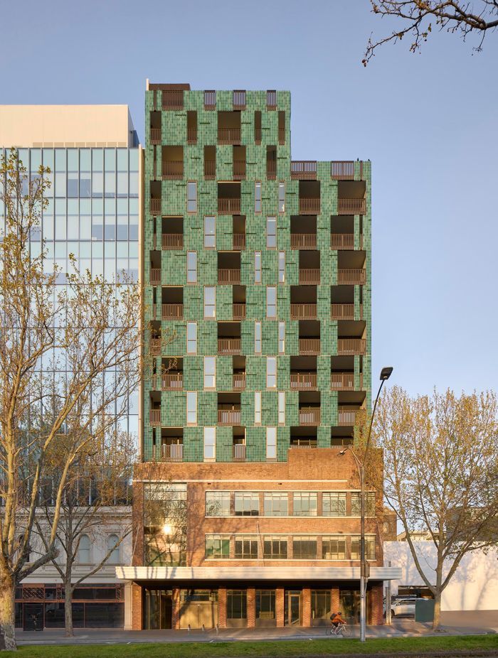 The tiled panels are concertinaed as a nod to the client’s heritage and Chinese ornamental screens. Photography by Tom Roe.