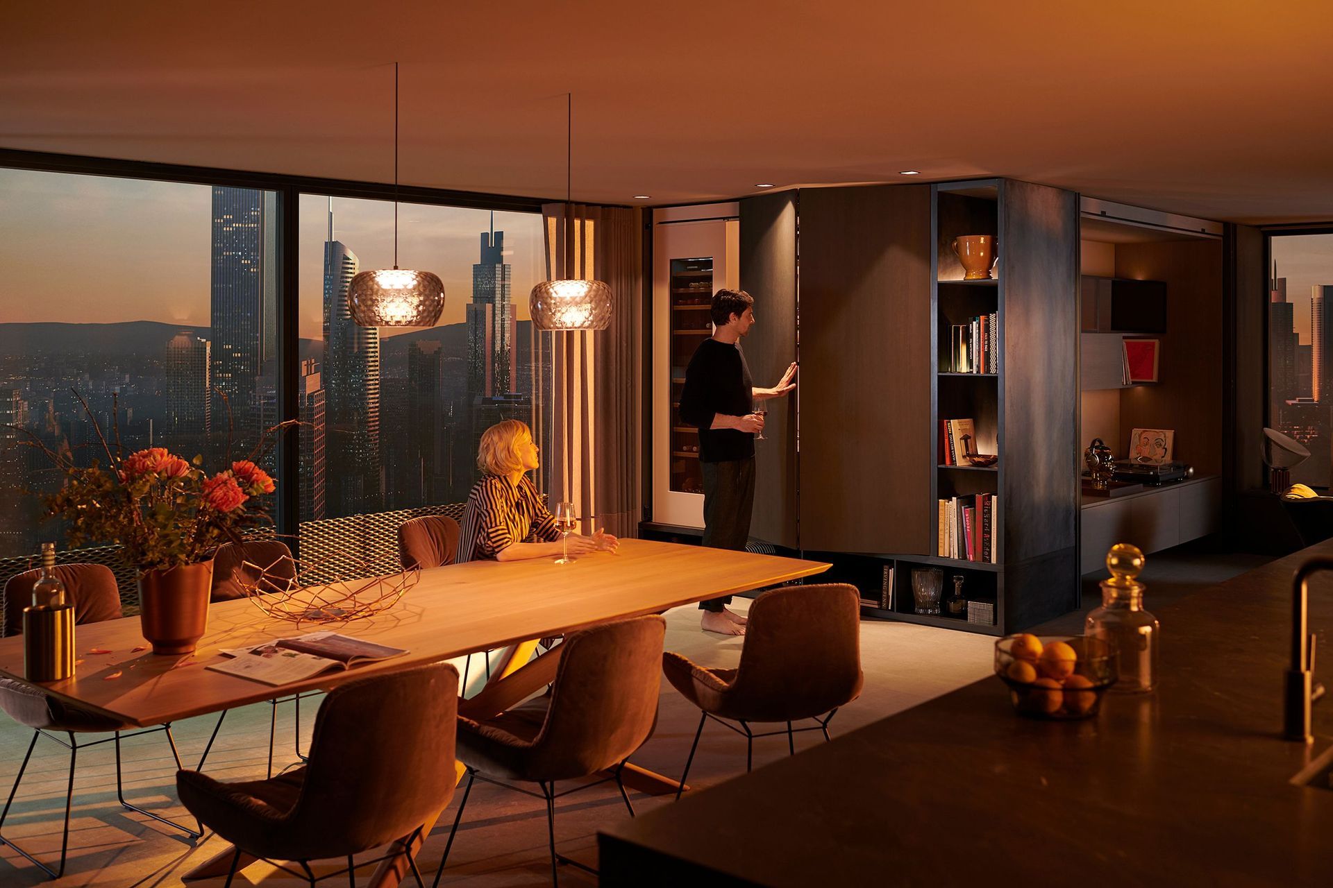 “When they are closed, the doors conceal the furniture units, including their pockets, making REVEGO the ideal solution for the multifunctional use of space.”