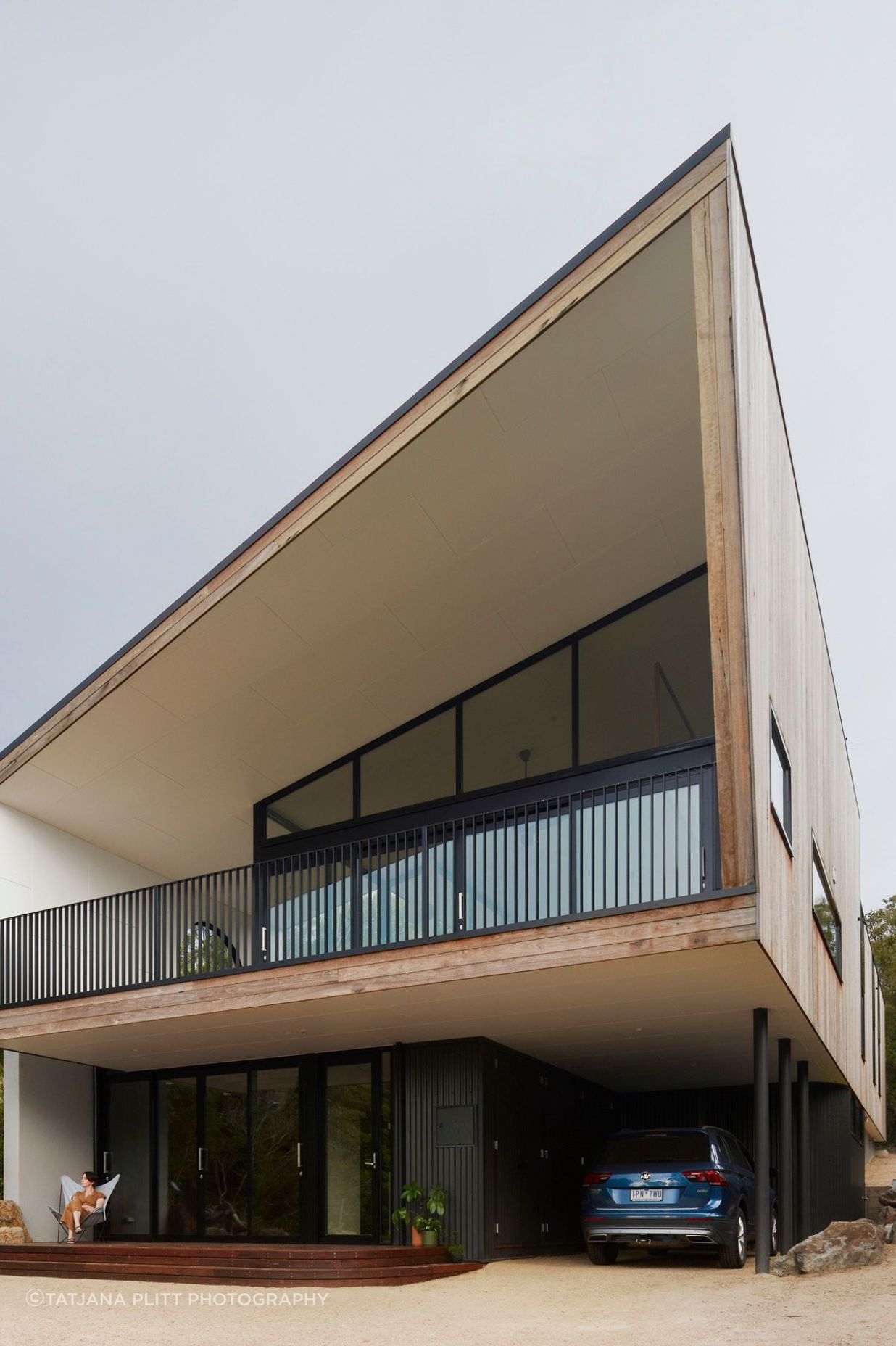 The shape of the dwelling changes on approach.