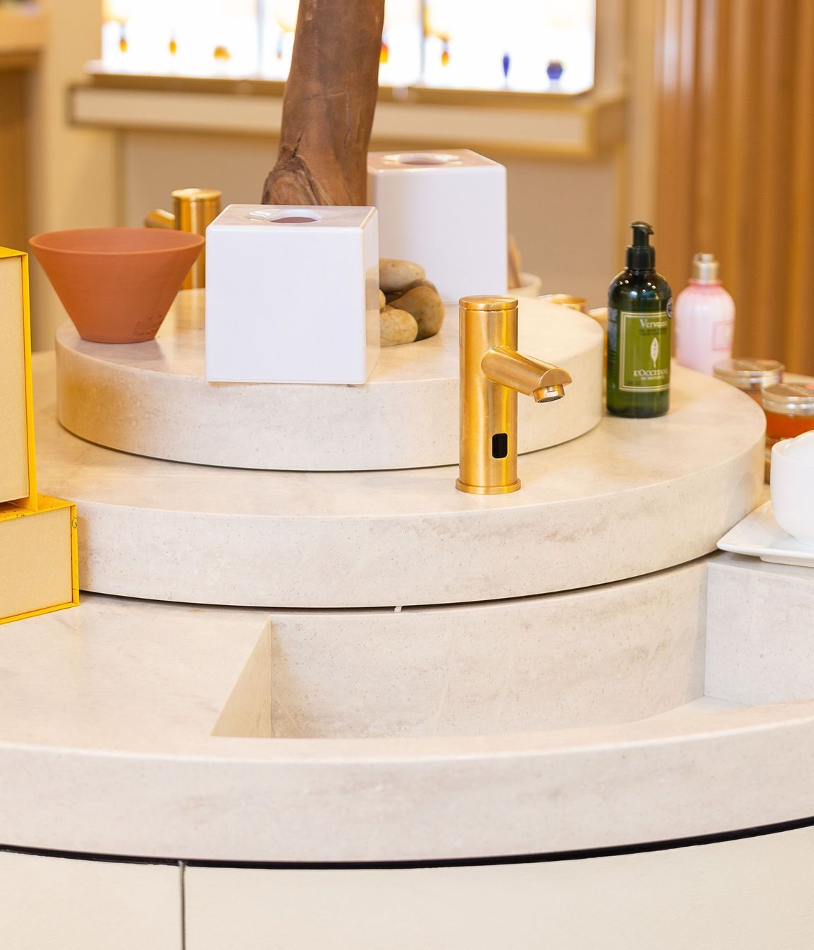 An elegant brushed-gold finish to complement the marble basin.