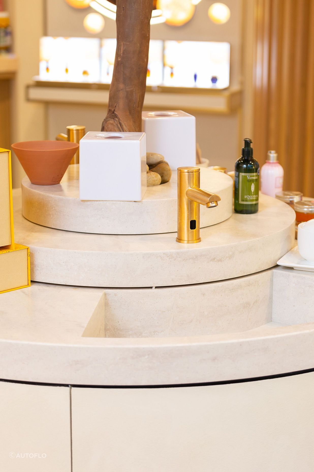 An elegant brushed-gold finish to complement the marble basin.