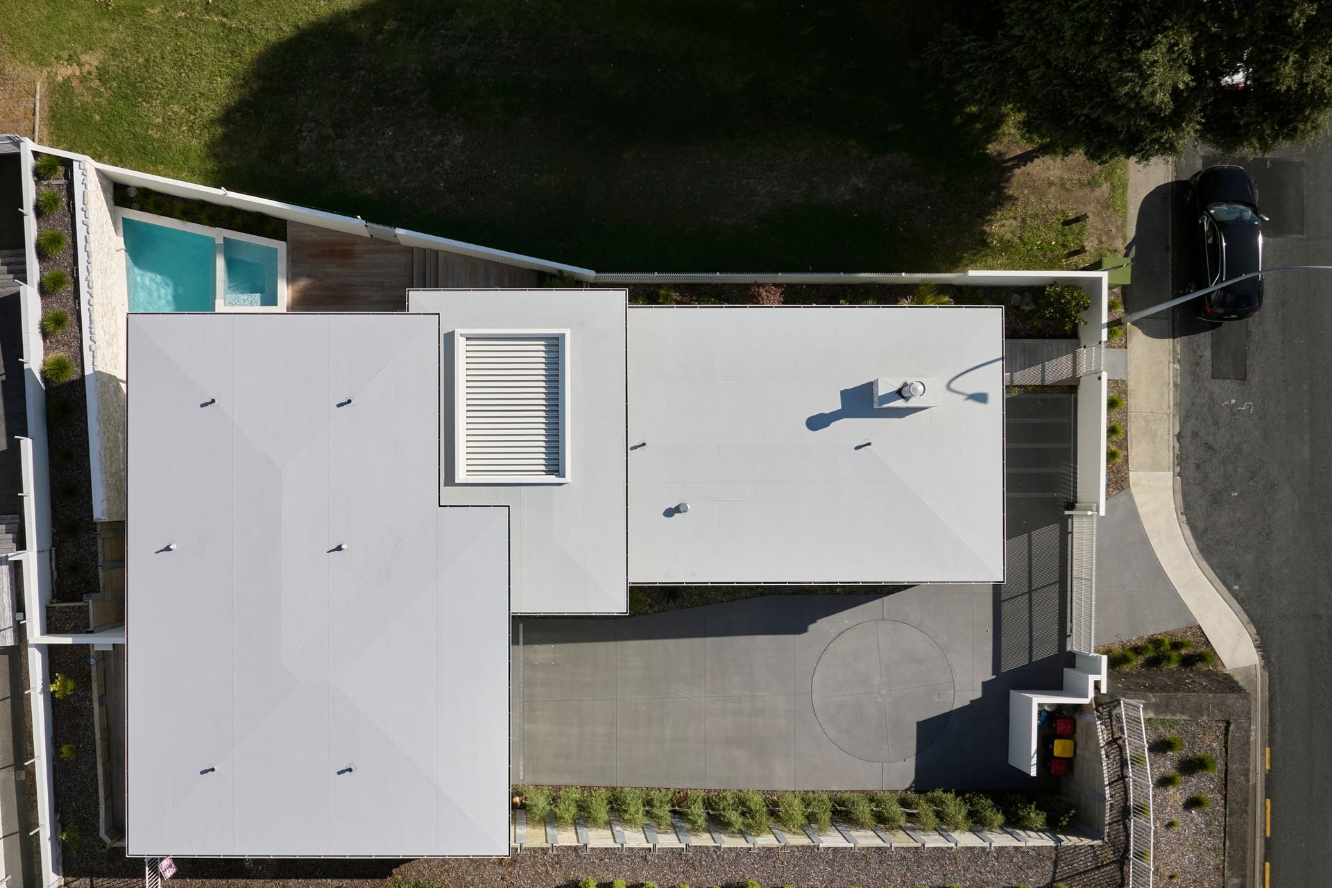 The driveway utilises an onsite vehicle turntable to ease the transition onto the busy street.