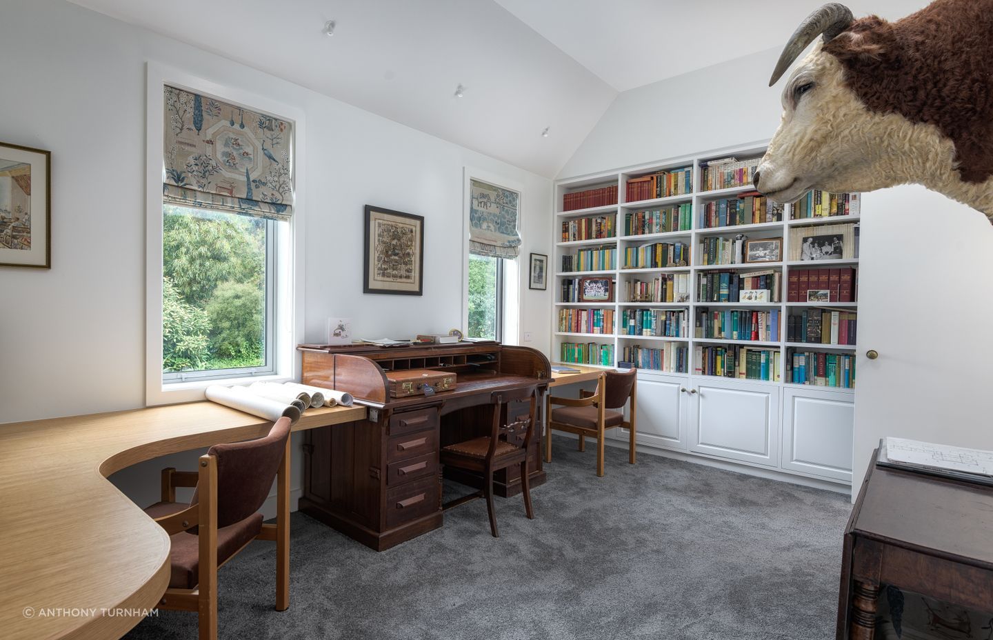 Mendip Hills Station is a working farm, so Chris had to consider the position of the office for farm staff coming in and out.