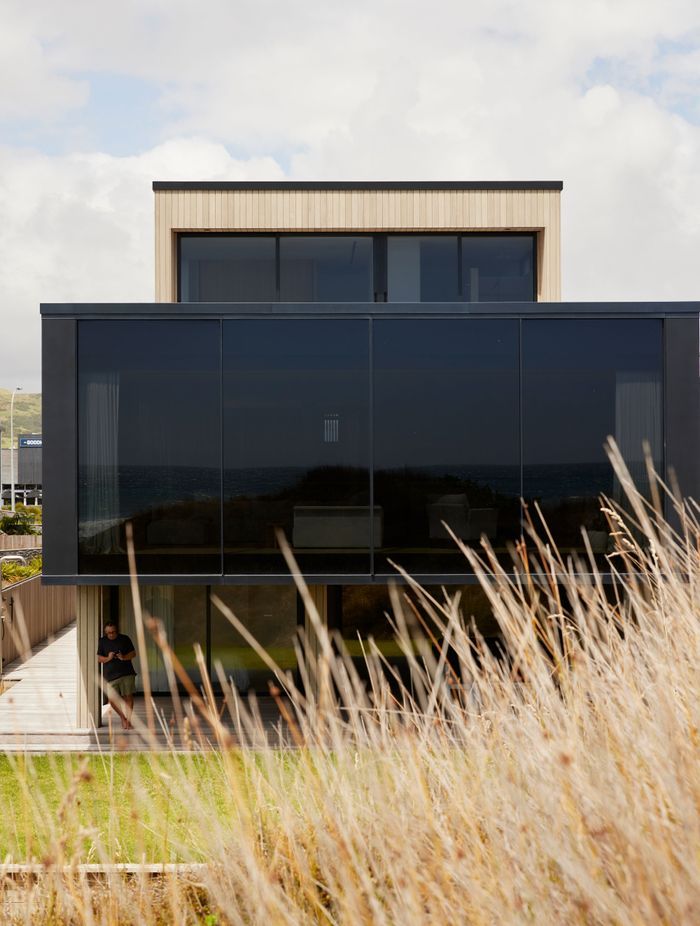 On the sand at Papamoa Beach is this three-bedroom family home by Brendon Gordon of Brendon Gordon Architects. The top level is the parents’ retreat that includes a lounge, two dressing rooms and an en suite with a view of the water.