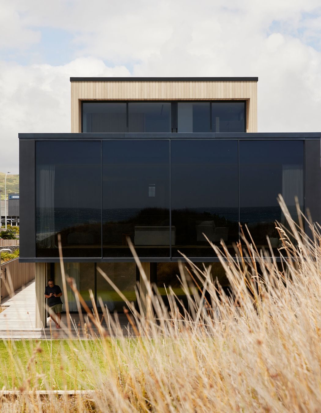 On the sand at Papamoa Beach is this three-bedroom family home by Brendon Gordon of Brendon Gordon Architects. The top level is the parents’ retreat that includes a lounge, two dressing rooms and an en suite with a view of the water.