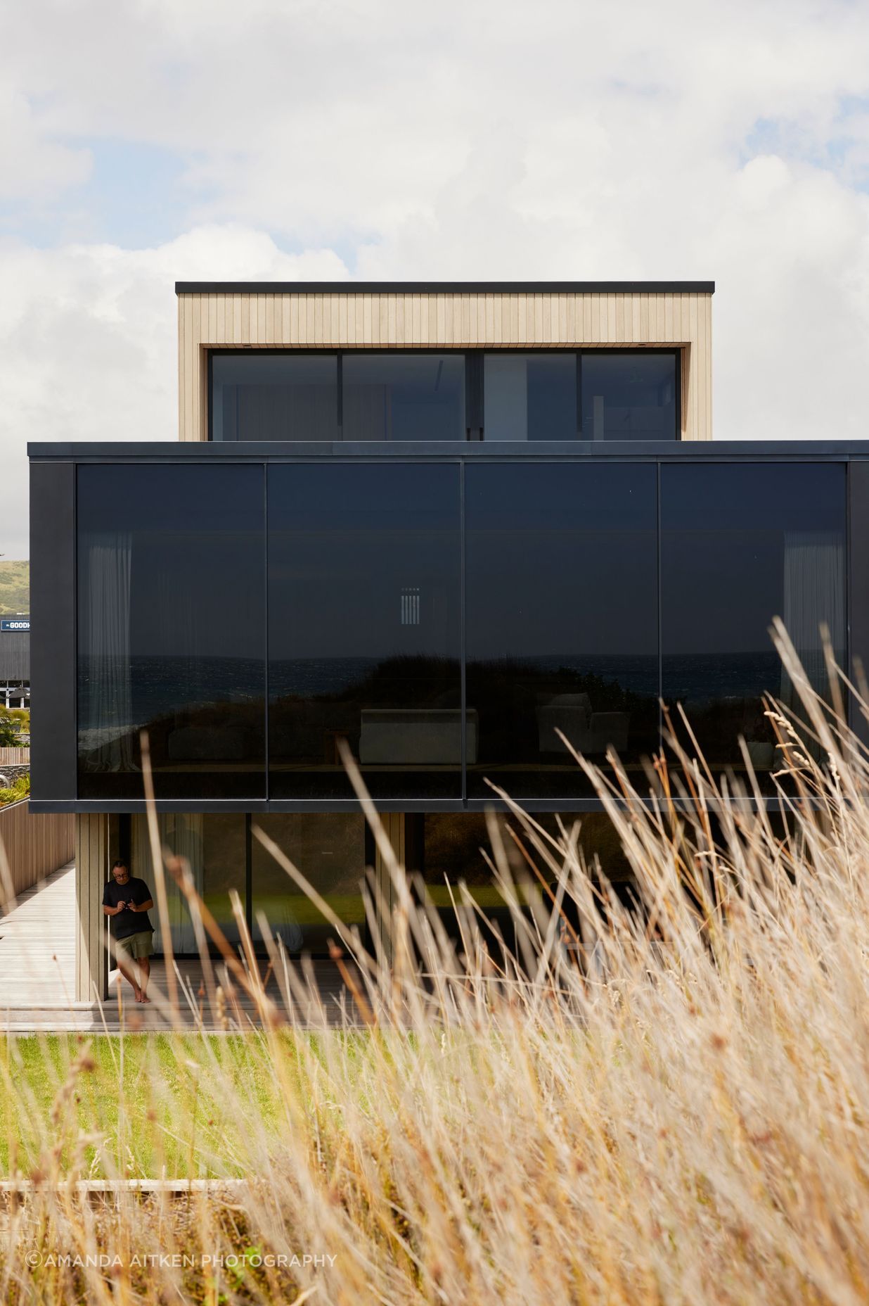 On the sand at Papamoa Beach is this three-bedroom family home by Brendon Gordon of Brendon Gordon Architects. The top level is the parents’ retreat that includes a lounge, two dressing rooms and an en suite with a view of the water.
