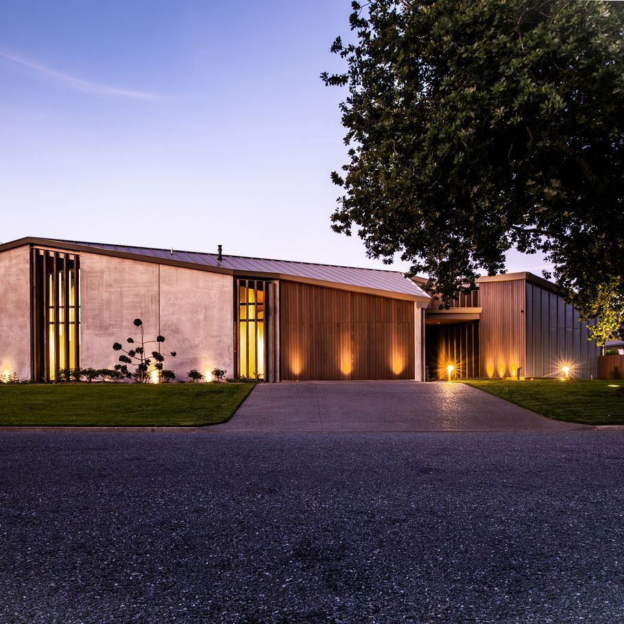 A contemporary retreat overlooking the Waikato River